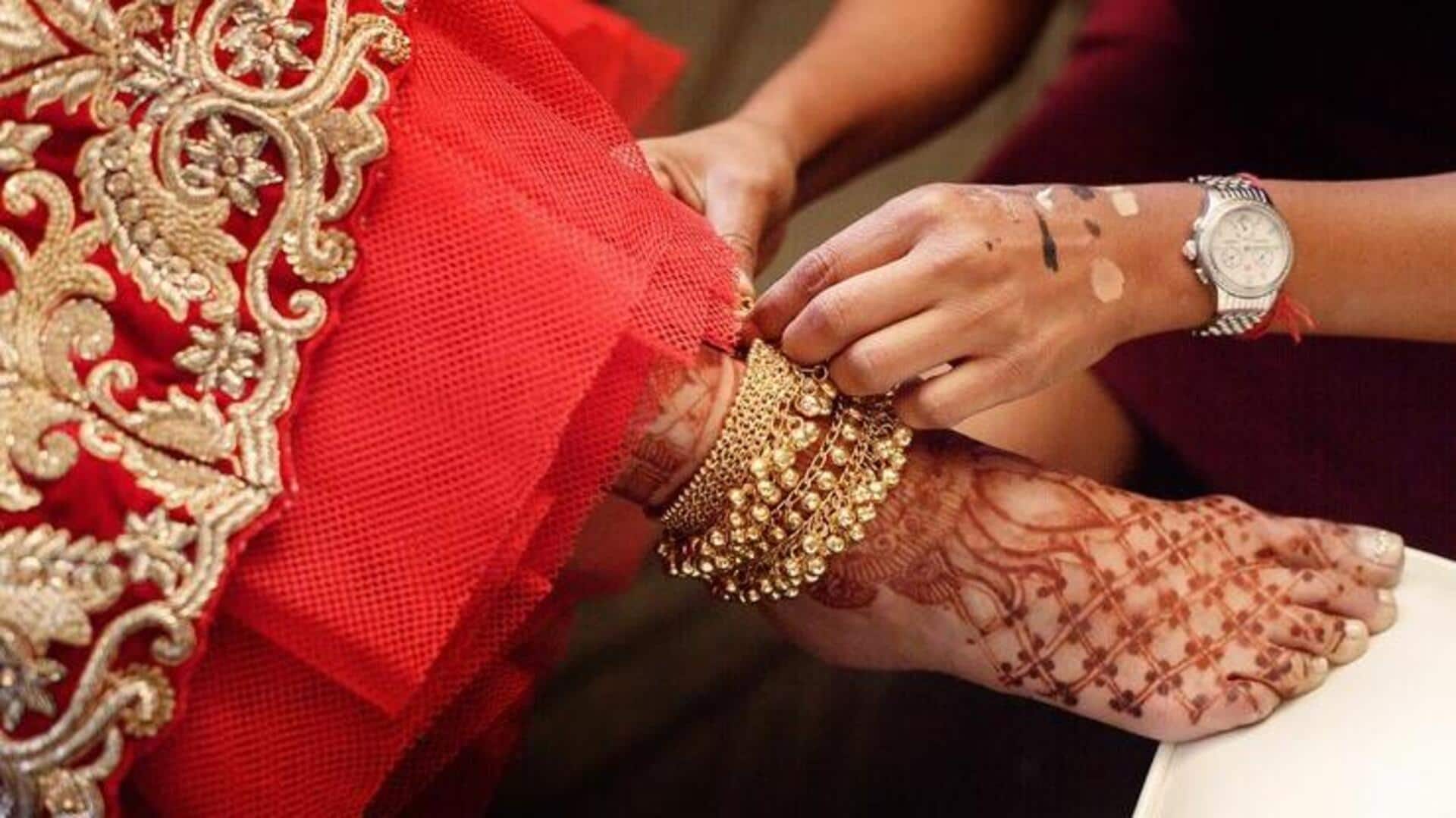 हर भारतीय महिला की गहनों में होने चाहिए ये 5 जरूरी गहने, हर दिन दिखेंगी खास हर भारतीय महिला की गहनों में होने चाहिए ये 5 जरूरी गहने, हर दिन दिखेंगी खास