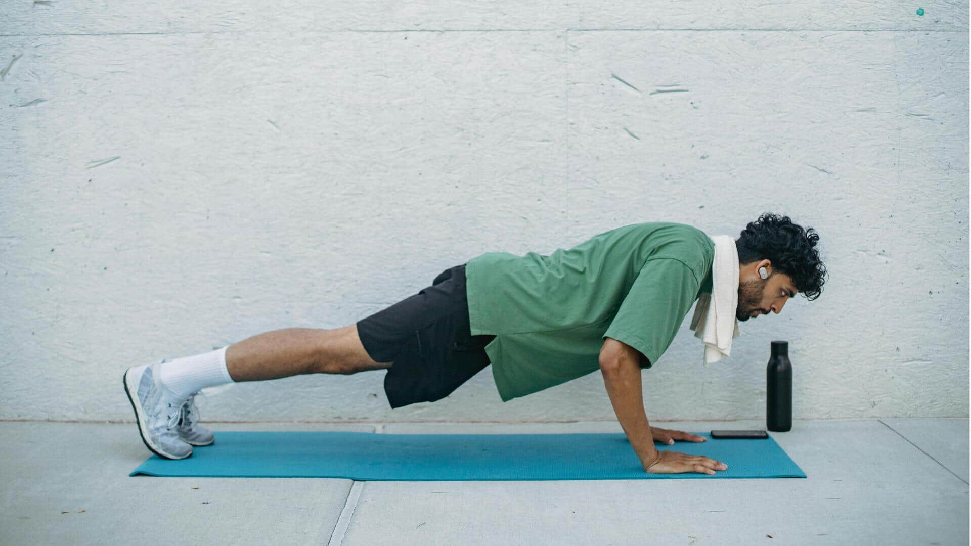 जिम जाए बिना फिट रहना चाहते हैं? अपनाएं ये 5 असरदार एक्सरसाइज