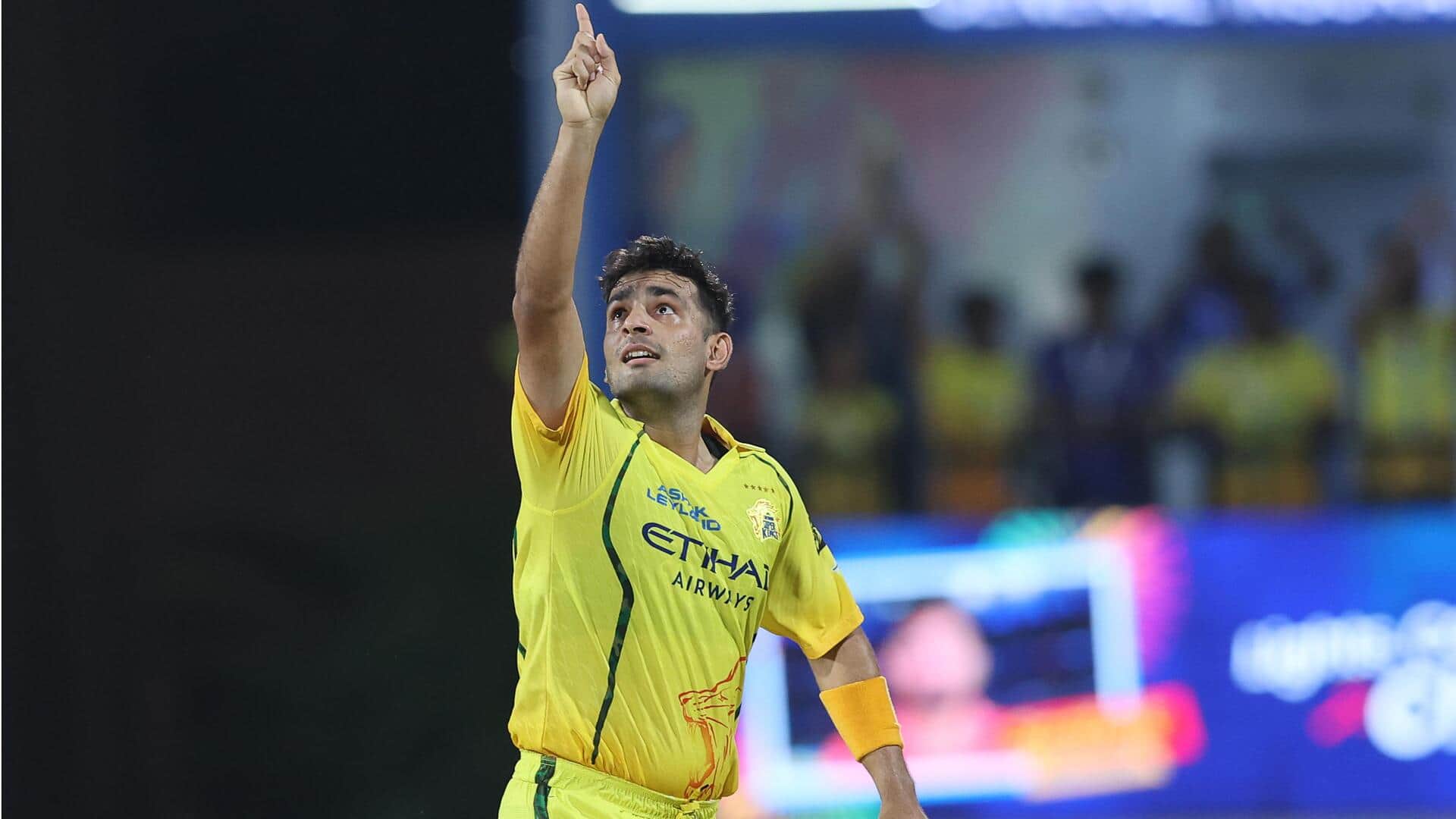 IPL के एक सीजन में 30 से अधिक छक्के खाने वाले भारतीय गेंदबाज 
