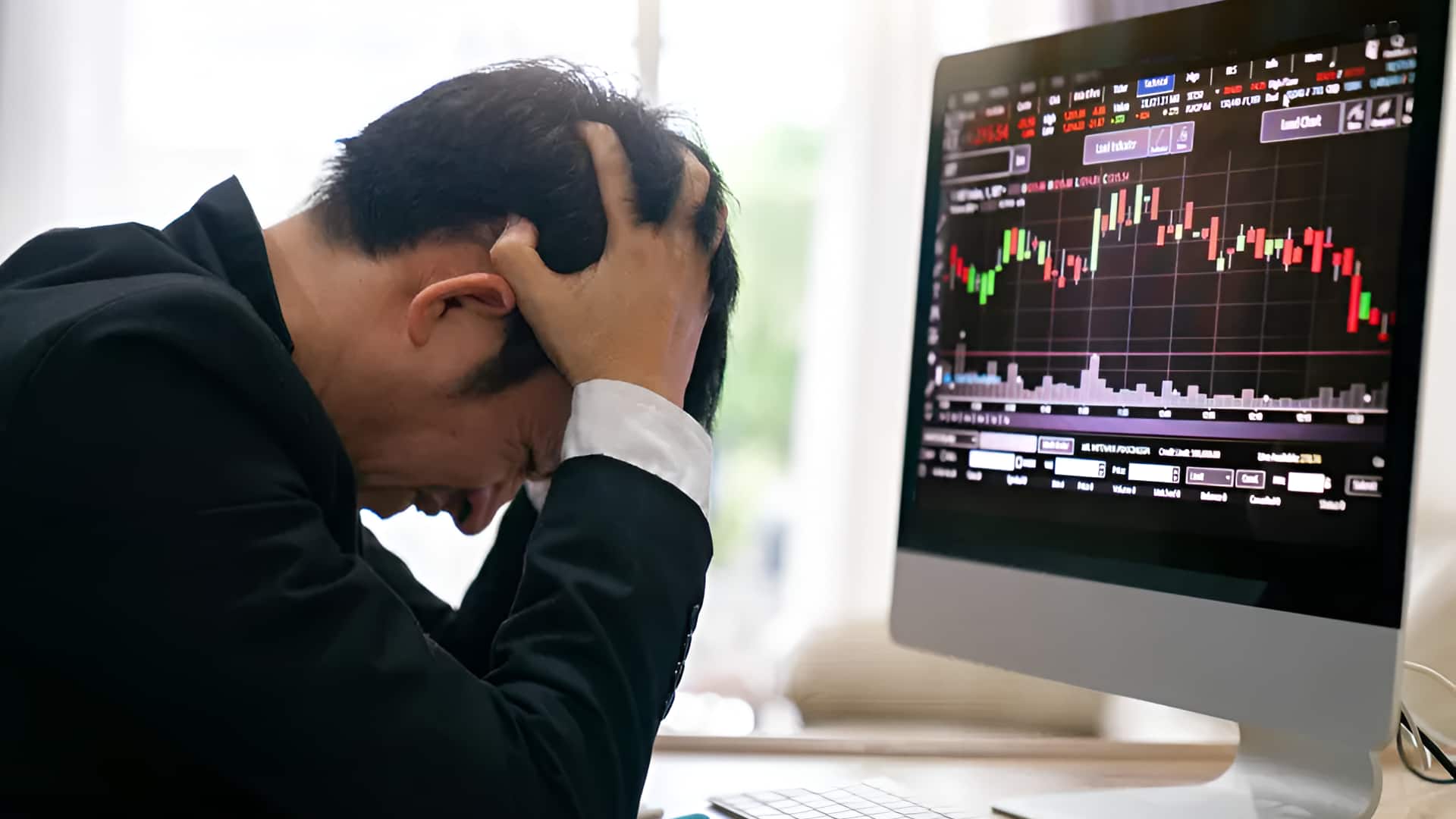 बाजार में उतार-चढ़ाव आने पर भूलकर भी न करें ये गलतियां, वरना होगा भारी नुकसान