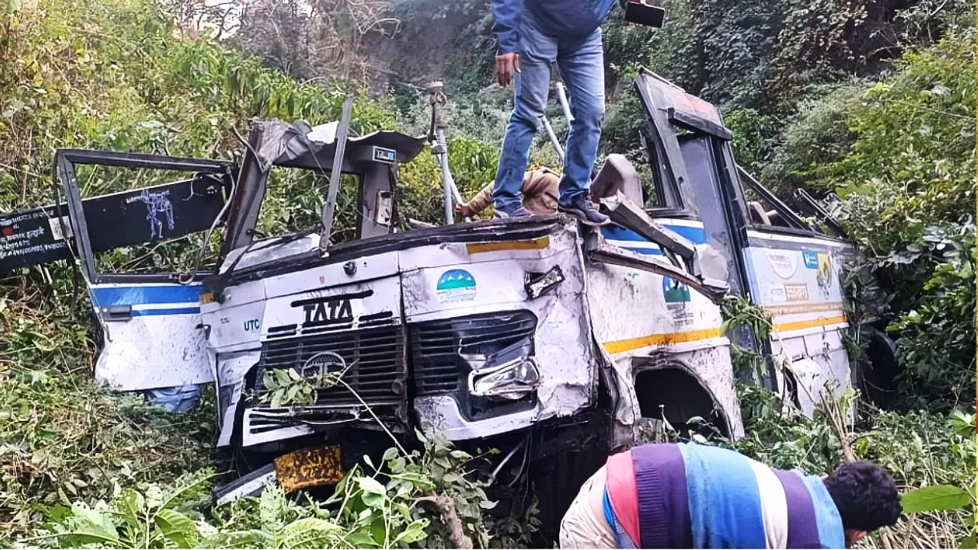 उत्तराखंड: भीमताल के पास 1,500 फीट गहरी खाई में गिरी बस, 3 यात्रियों की मौत