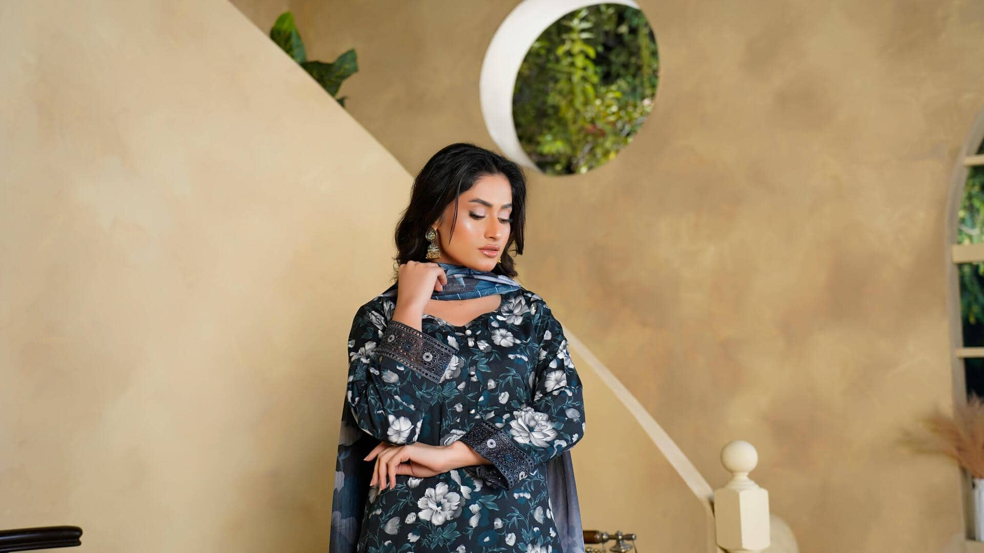 वसंत ऋतु के दौरान पहनें इंडो-वेस्टर्न कपड़े, लगेंगी स्टाइलिश