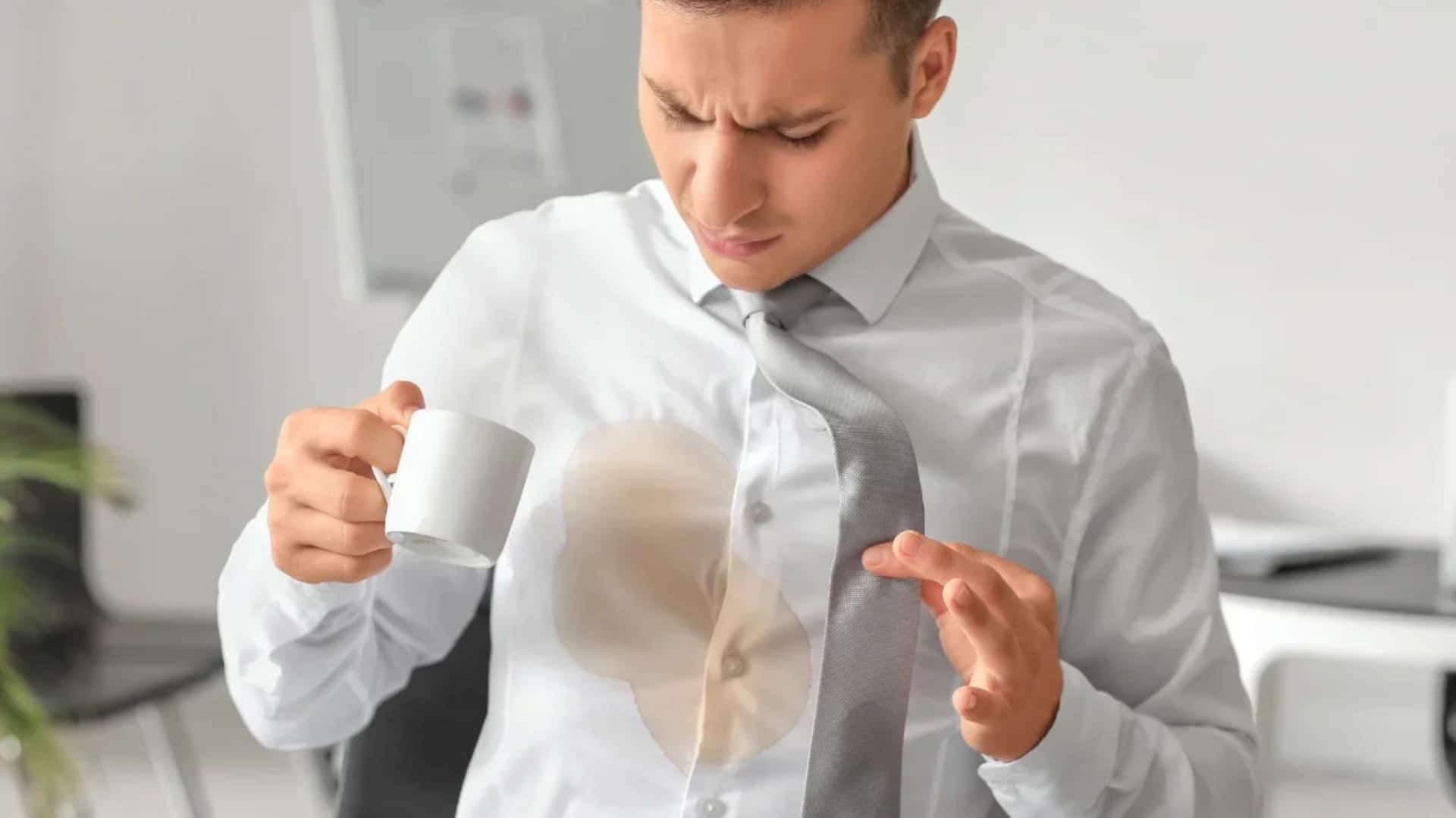 कपड़ों पर कॉफी या चाय गिर जाए तो इन तरीकों से साफ करें उनके जिद्दी दाग