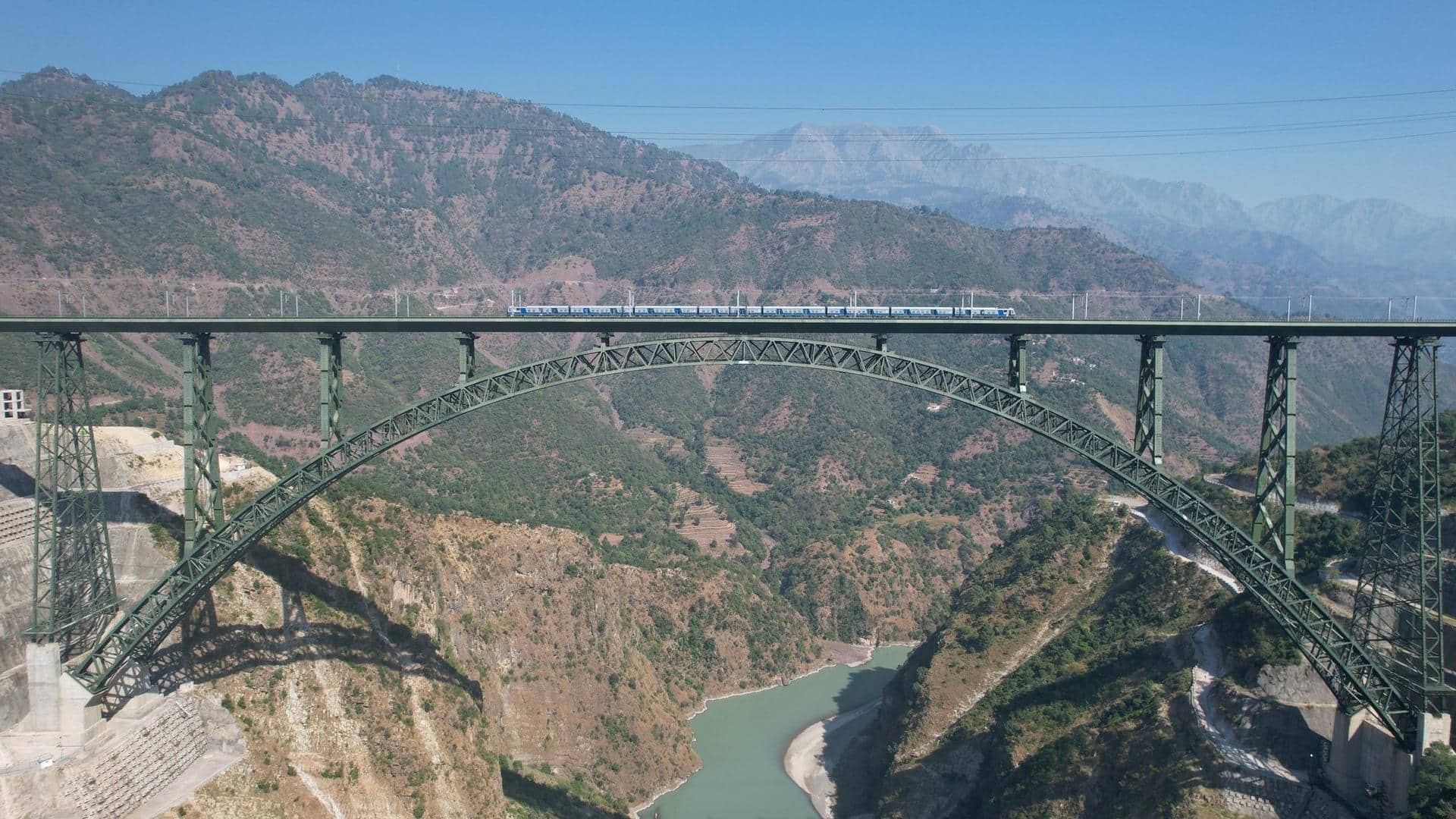 जम्मू-कश्मीर: क्या है चिनाब रेलवे पुल की खासियत, जिसका प्रधानमंत्री नरेंद्र मोदी ने किया उद्घाटन? जम्मू-कश्मीर: क्या है चिनाब रेलवे पुल की खासियत, जिसका प्रधानमंत्री नरेंद्र मोदी ने किया उद्घाटन?