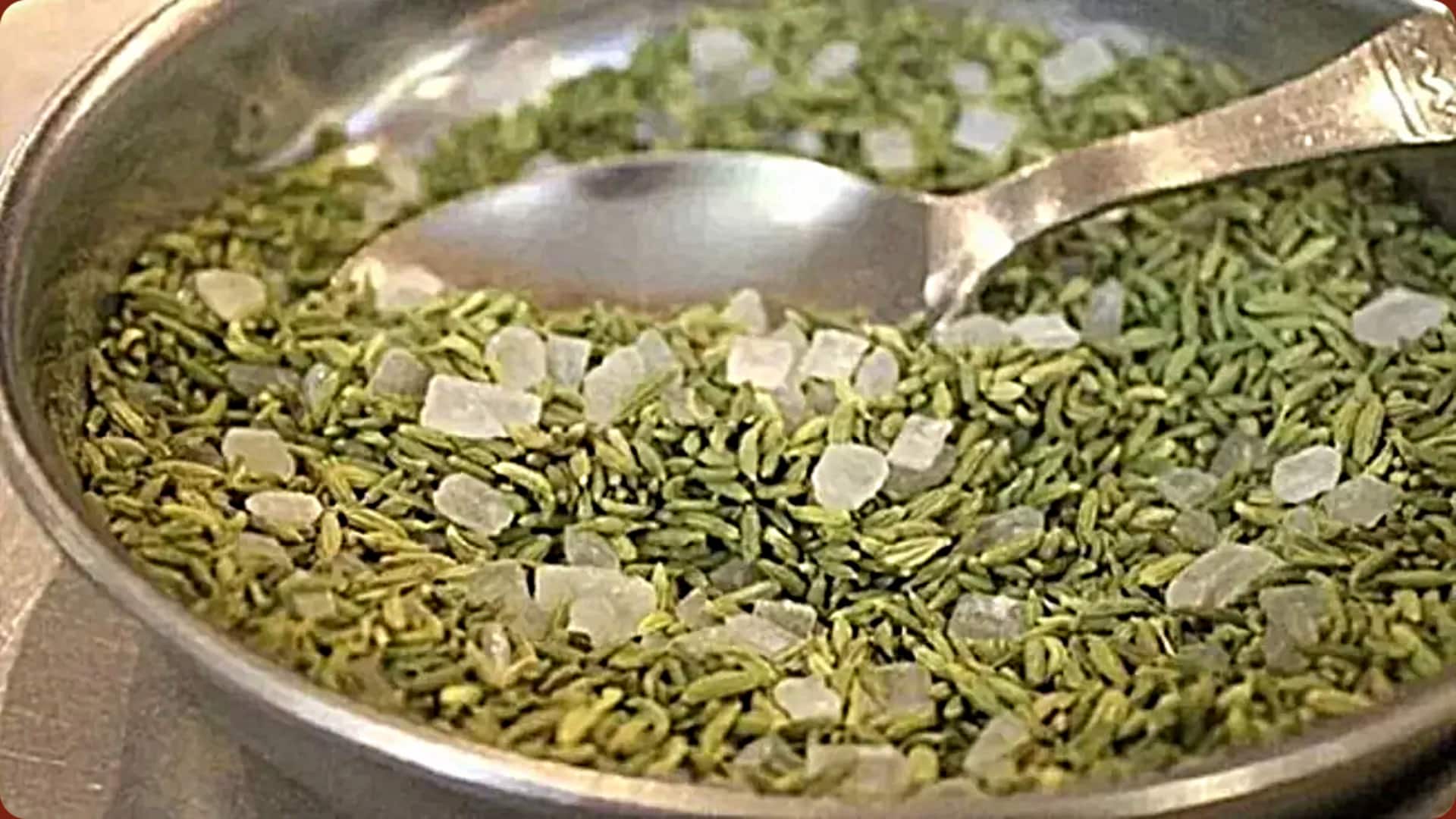 खाने के बाद सौंफ-मिश्री खाने की आदत बनाएं, मिलेंगे ये फायदे