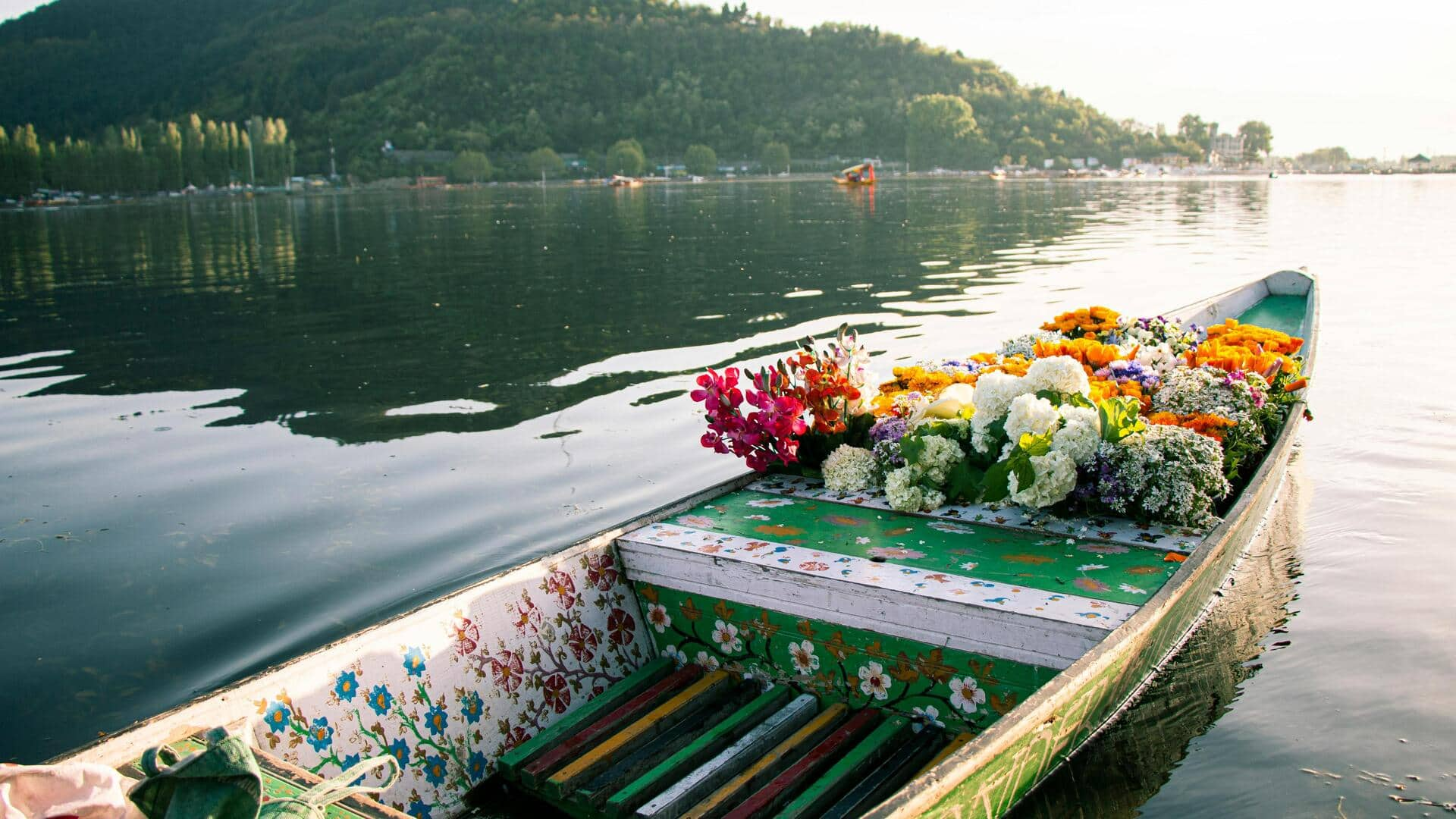 सर्दियों में जम जाती है ये भारतीय झीलें, इनकी प्राकृतिक सुंदरता होती है देखने लायक