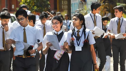 CBSE 10वीं बोर्ड परीक्षा में छात्राओं ने मारी बाजी, जानिए कैसा रहा कुल परिणाम  