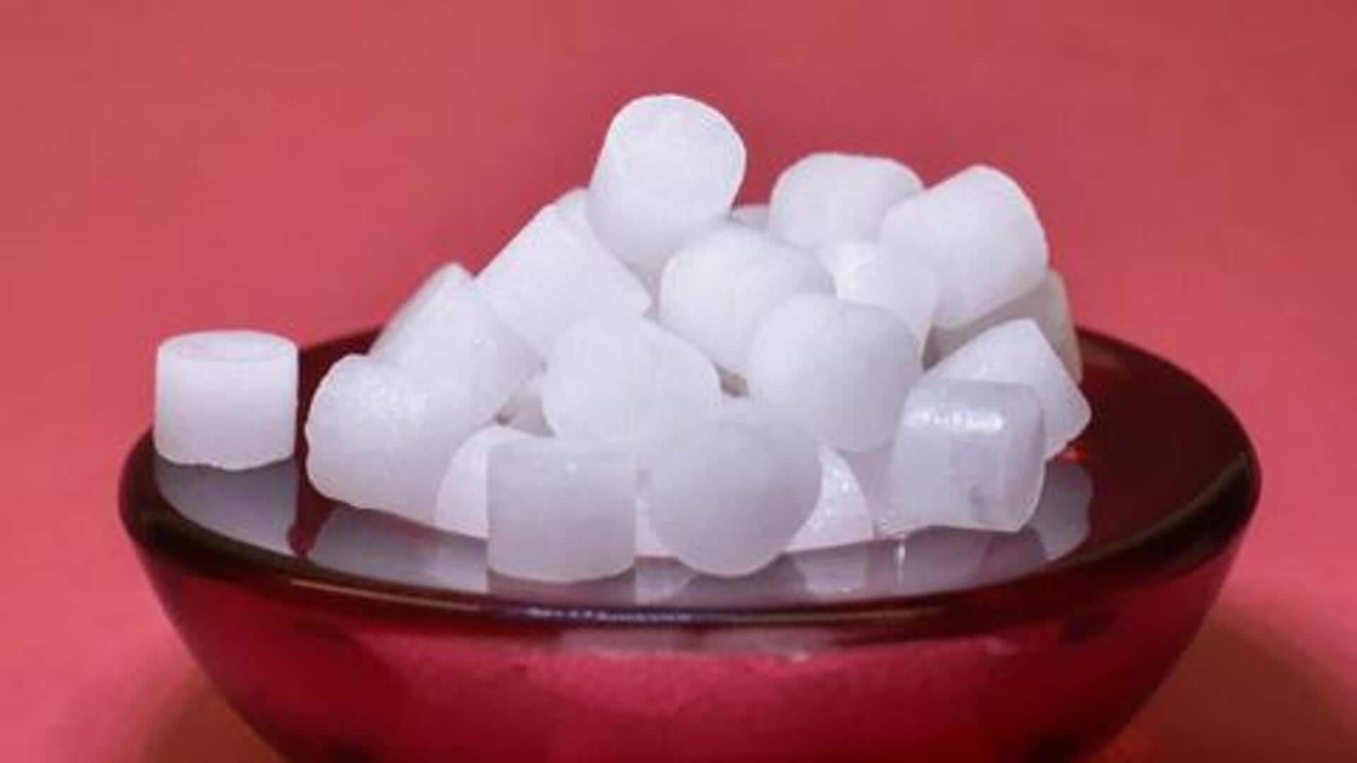 बालों को स्वस्थ रखने के लिए इन 5 तरीकों से करें कपूर का इस्तेमाल