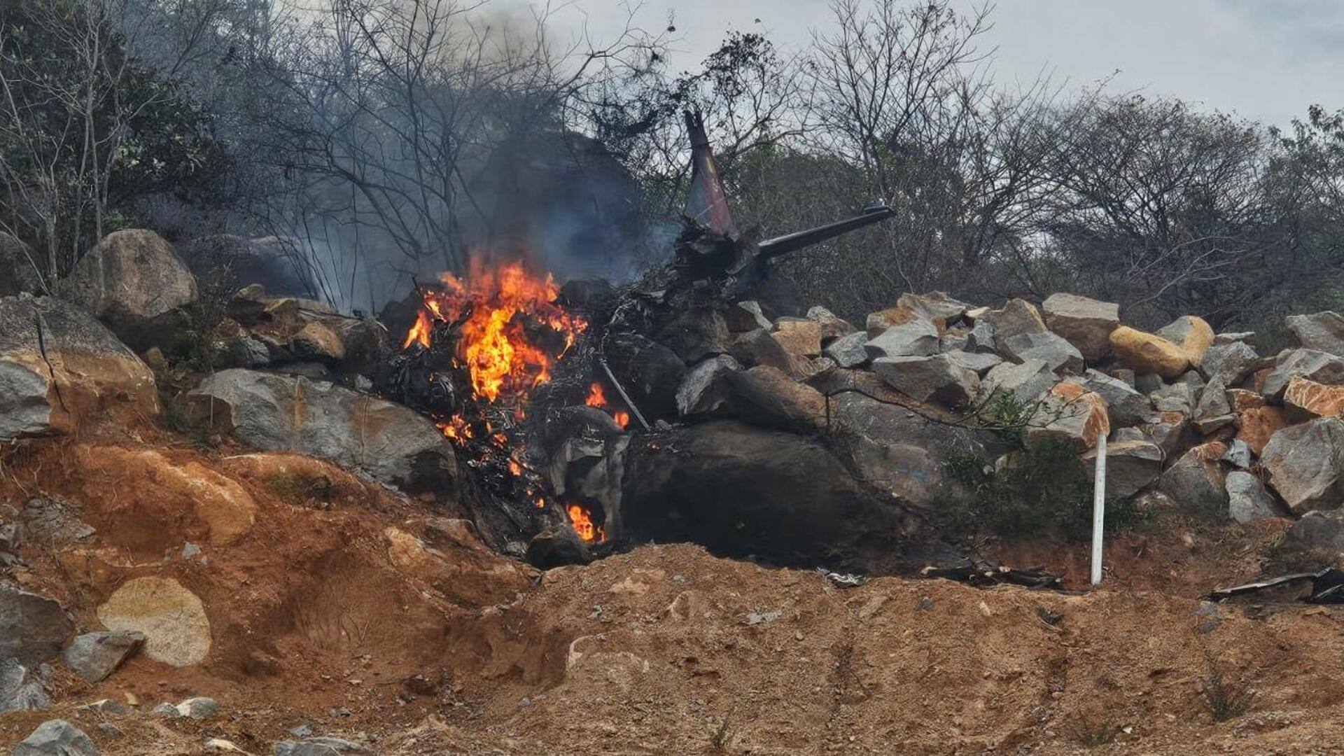 तेलंगाना में भारतीय वायुसेना का ट्रेनर विमान दुर्घटनाग्रस्त, 2 पायलटों की मौत