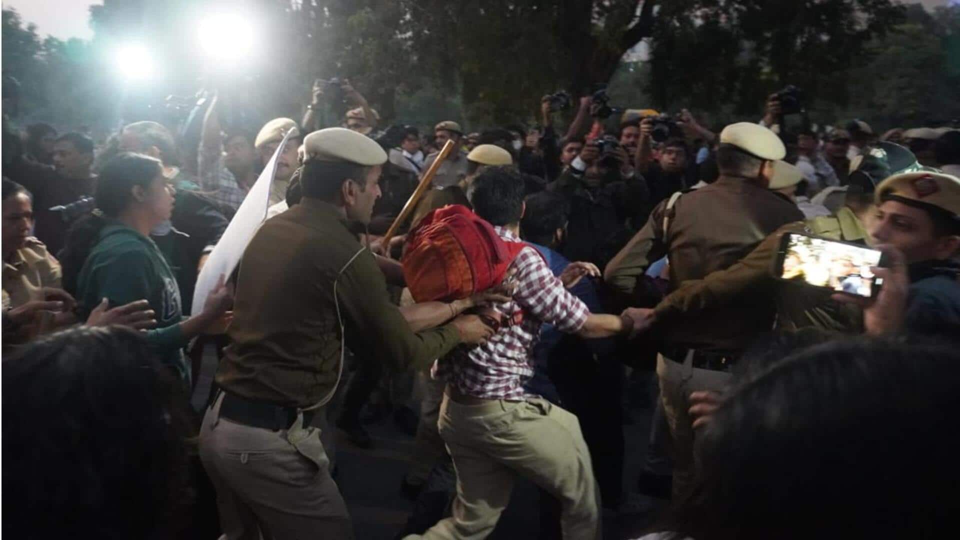 दिल्ली में प्रदूषण के खिलाफ इंडिया गेट पर प्रदर्शन, पुलिस ने 6 को हिरासत में लिया