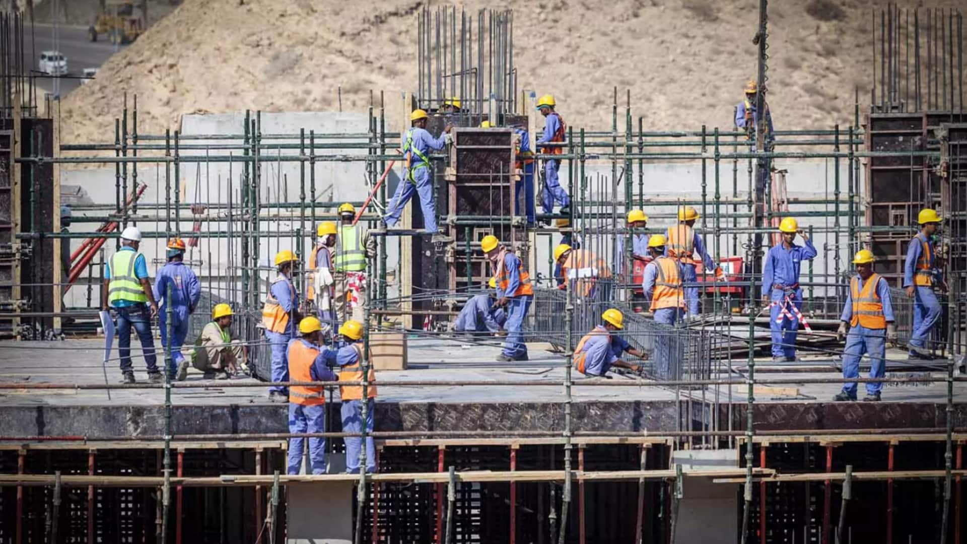 1 साल में ग्रेच्युटी, मुफ्त स्वास्थ्य जांच और सामाजिक सुरक्षा; नए श्रम कानूनों से क्या बदलेगा?