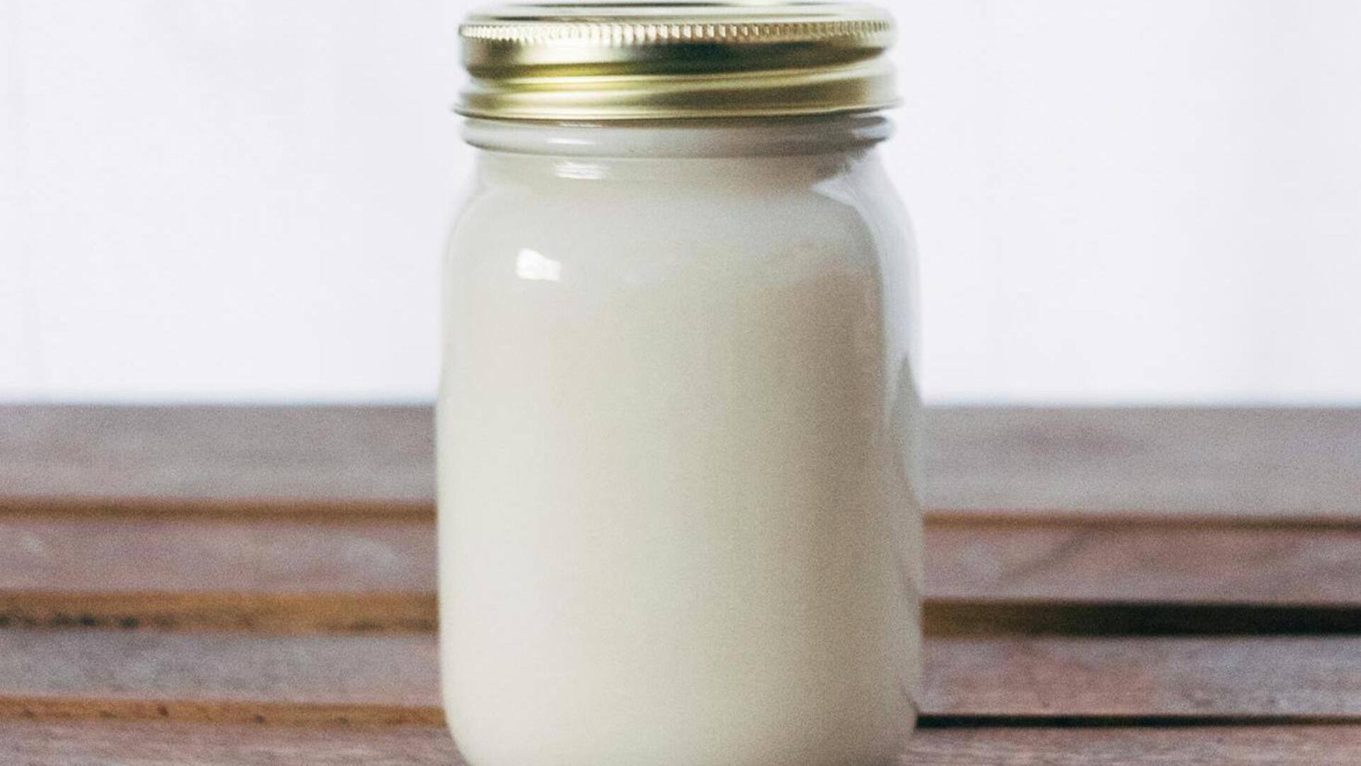 बतौर मॉइस्चराइजर त्वचा पर लगाती हैं दूध? जानें इससे मिलने वाले फायदे