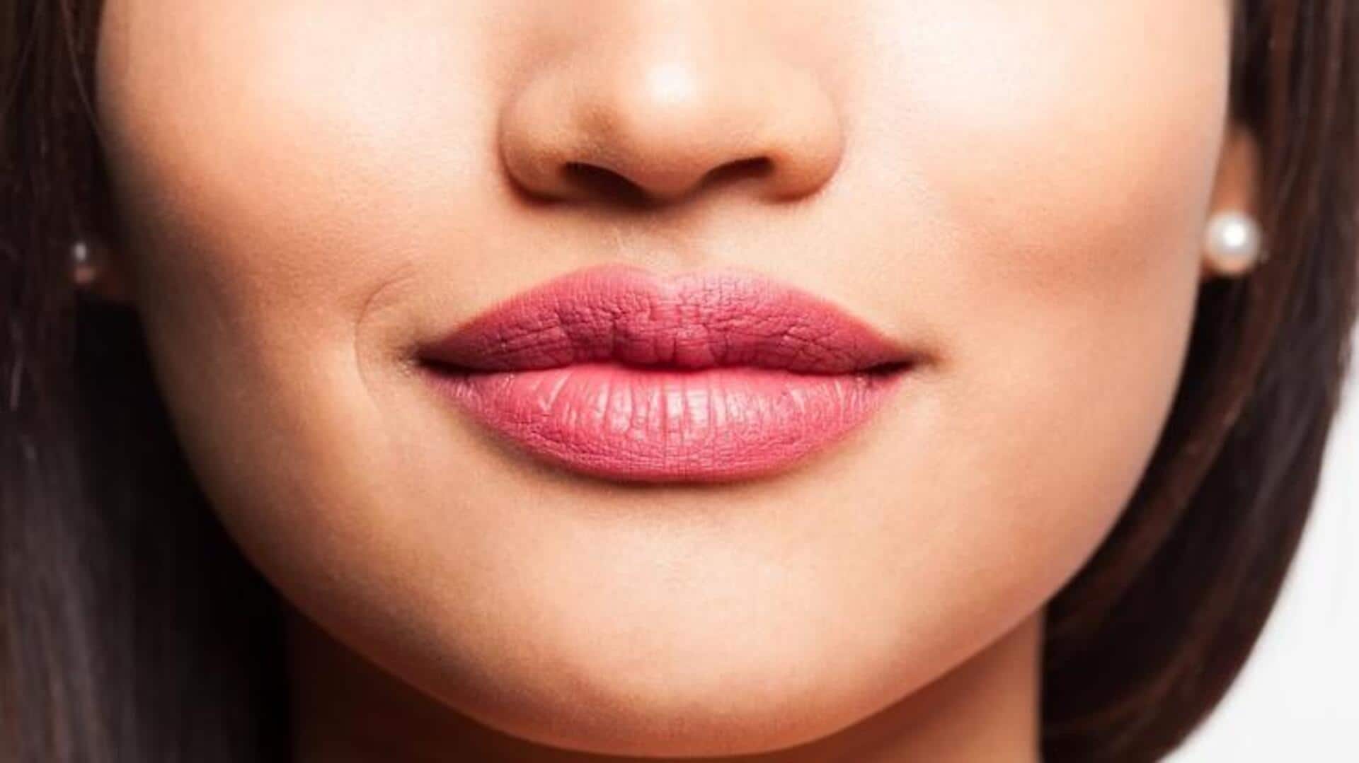 गुलाबी, स्वस्थ और मुलायम होंठ चाहिए? आजमाएं ये 5 आसान और कम खर्चीले घरेलू नुस्खे गुलाबी, स्वस्थ और मुलायम होंठ चाहिए? आजमाएं ये 5 आसान और कम खर्चीले घरेलू नुस्खे