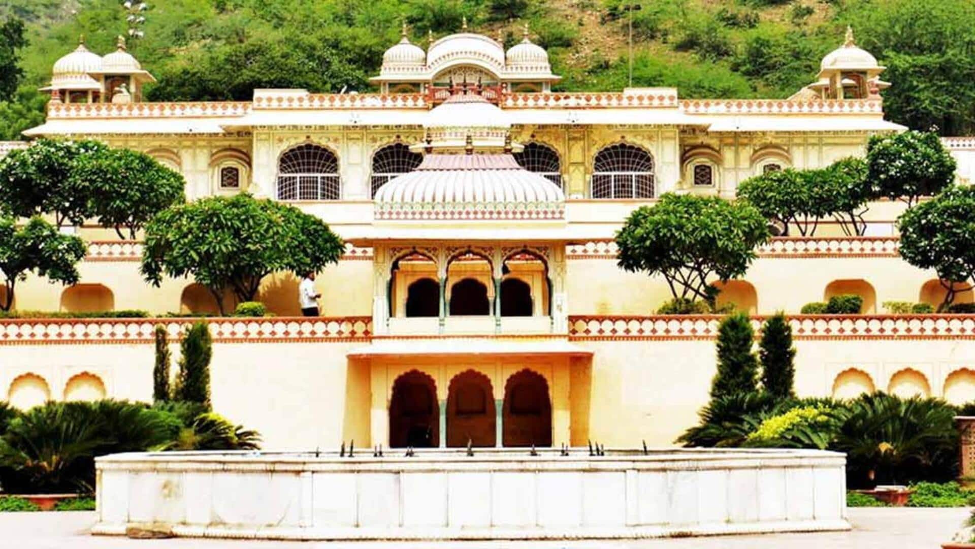 रंग-बिरंगी चित्रकला वाली राजस्थान की ये हवेलियां हैं बहुत खूबसूरत, कला प्रेमियों के लिए हैं स्वर्ग रंग-बिरंगी चित्रकला वाली राजस्थान की ये हवेलियां हैं बहुत खूबसूरत, कला प्रेमियों के लिए हैं स्वर्ग
