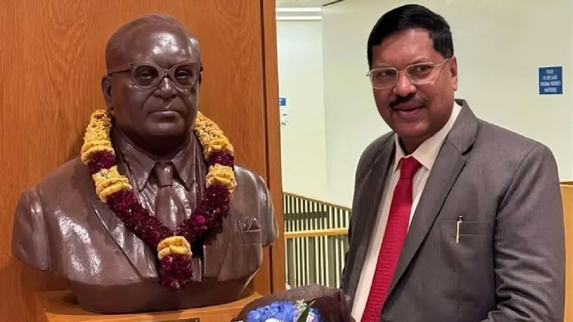 भारत के 52वें मुख्य न्यायाधीश बने न्यायमूर्ति बीआर गवई, 6 महीने का होगा कार्यकाल भारत के 52वें मुख्य न्यायाधीश बने न्यायमूर्ति बीआर गवई, 6 महीने का होगा कार्यकाल