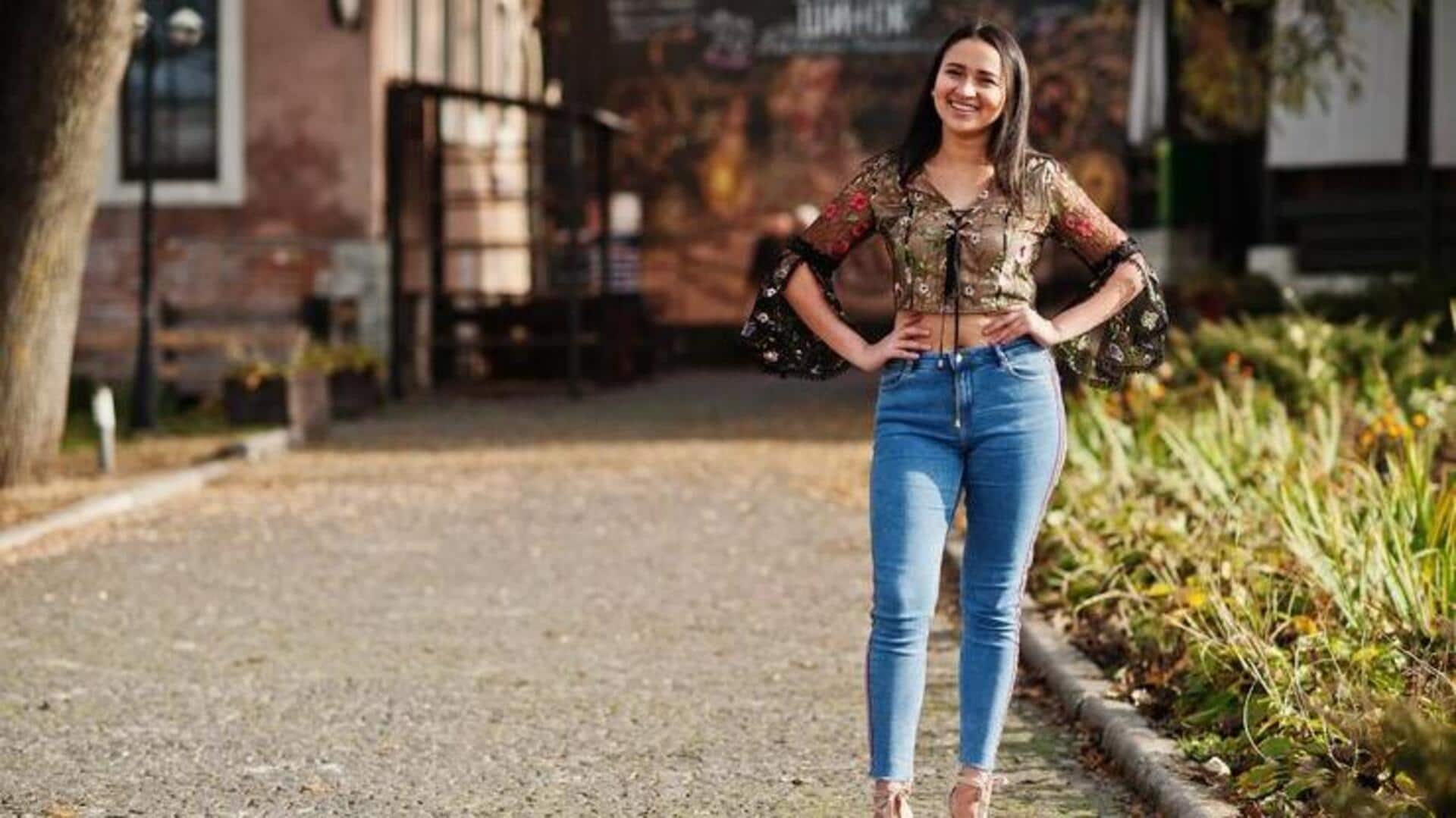 मॉम जींस को अलग-अलग तरीकों से पहनने के लिए आजमाएं ये 5 तरीके, बनेंगी स्टाइलिश मॉम जींस को अलग-अलग तरीकों से पहनने के लिए आजमाएं ये 5 तरीके, बनेंगी स्टाइलिश