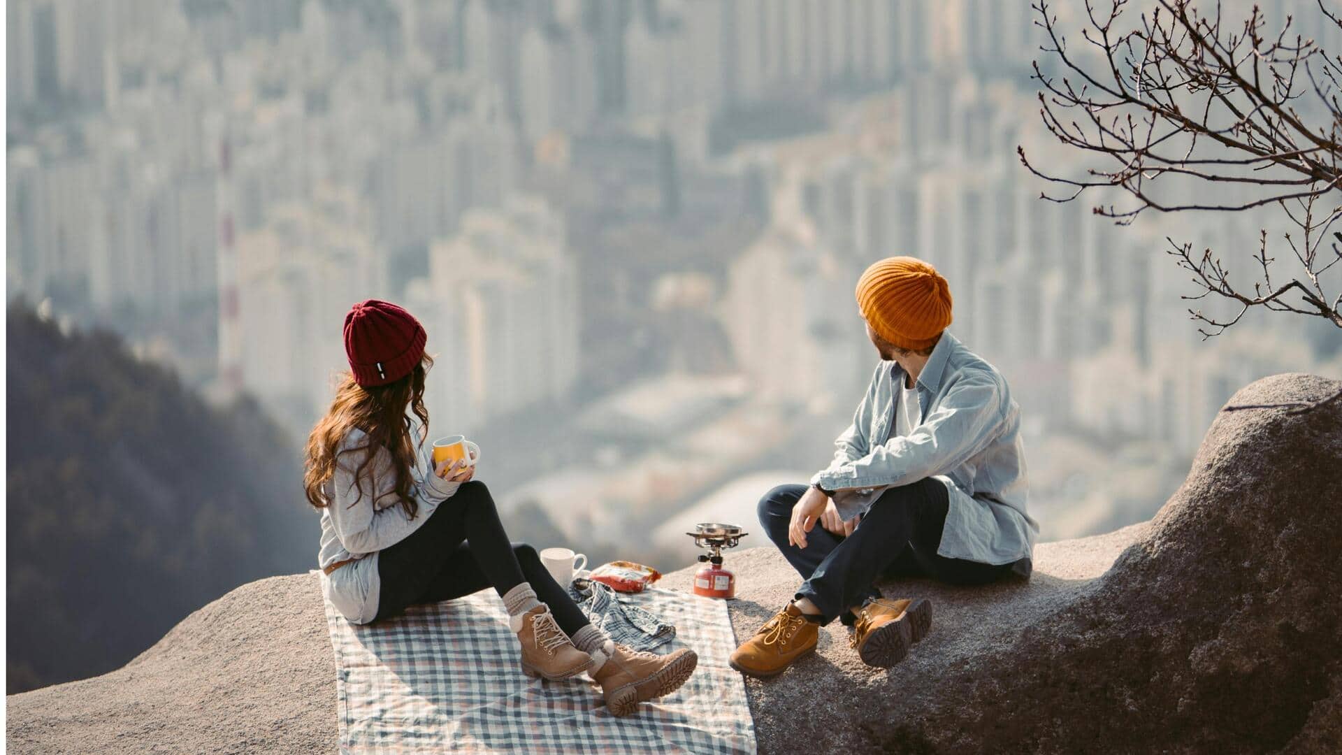 क्या आप इंट्रोवर्ट हैं? अजनबियों के साथ यात्रा करते समय आजमाएं ये 5 हैक्स