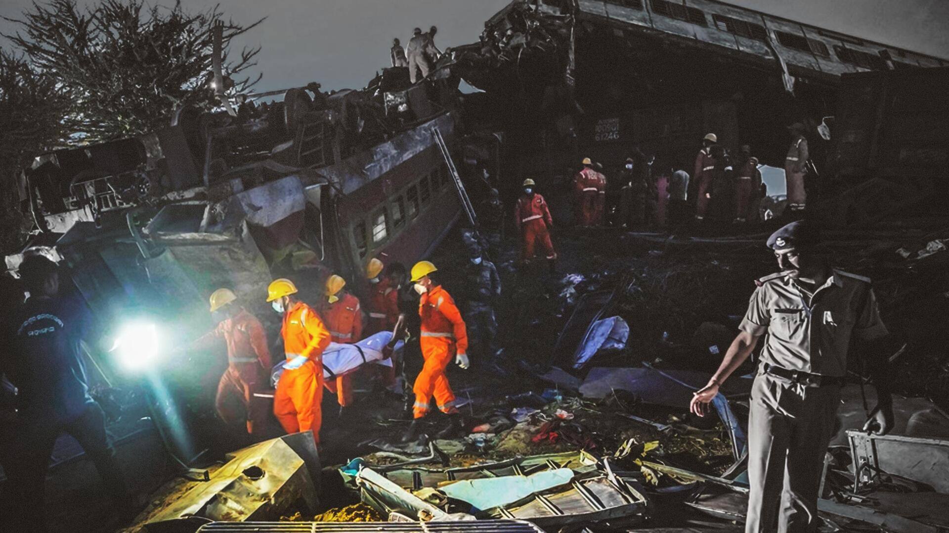 ओडिशा ट्रेन हादसा: शवों के ढेर में जीवित मिले लोग, क्या बचाव कार्य में हुई लापरवाही? 