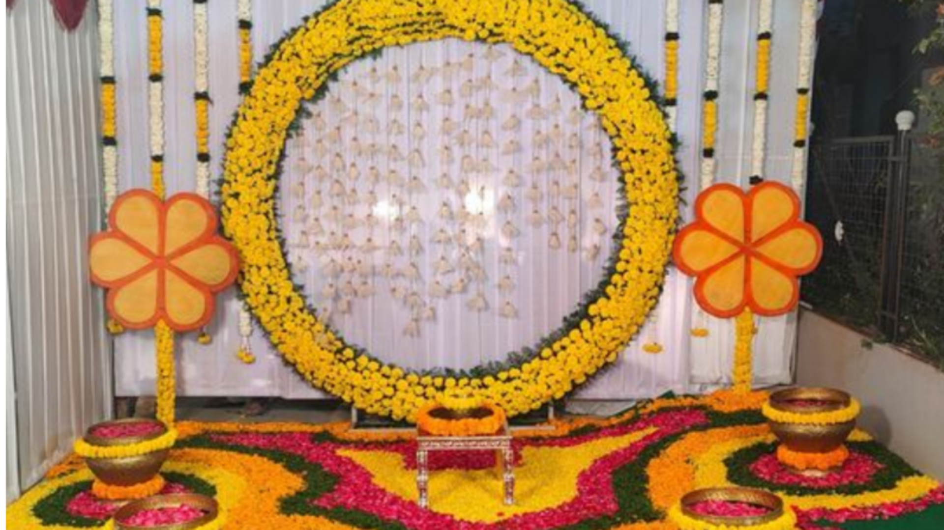 हल्दी की रस्म के लिए घर को ऐसे सजाएं, लगेगा खूबसूरत