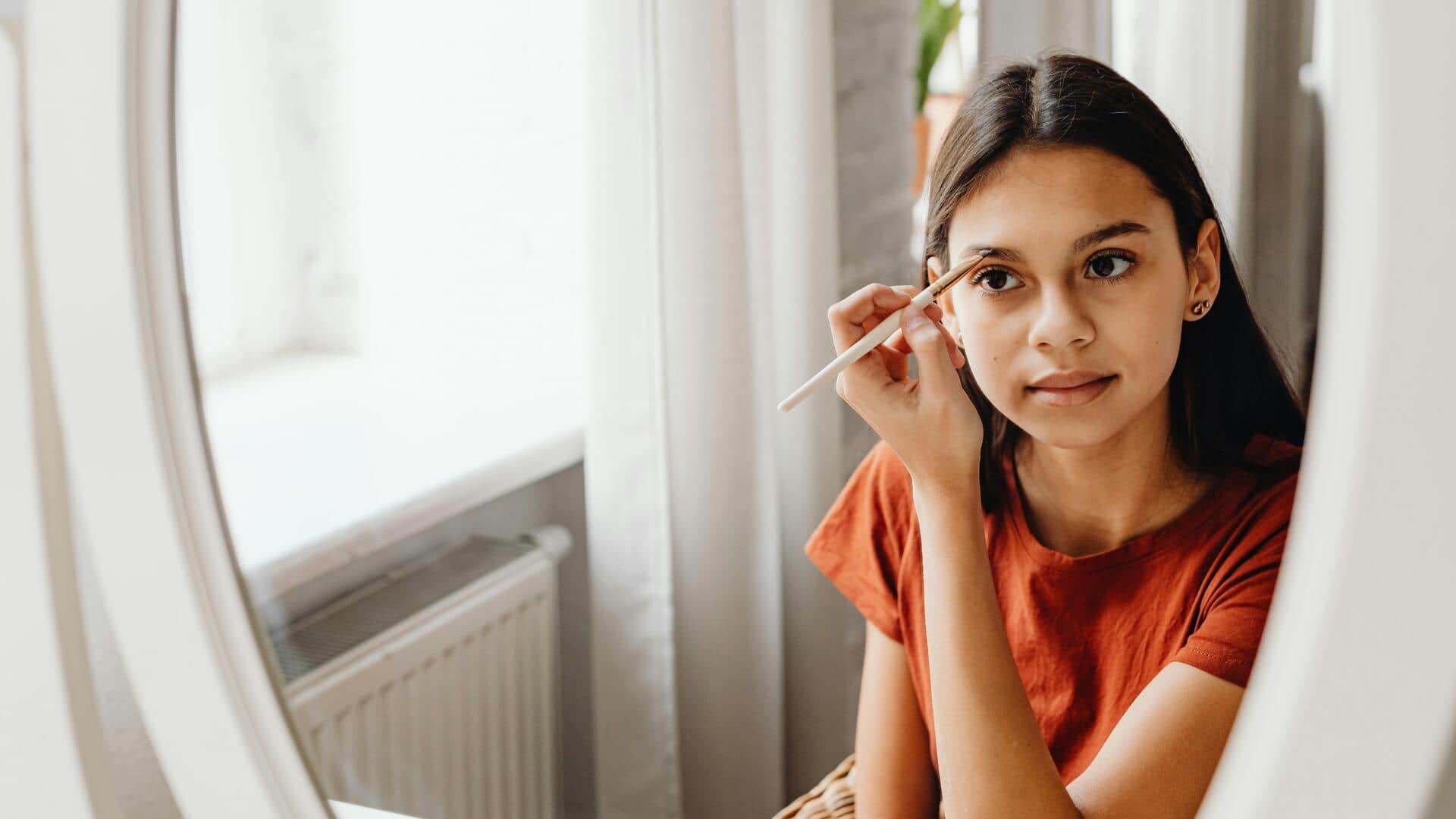 हर महिला को पता होने चाहिए आइब्रो पेंसिल से जुड़े ये हैक्स, दिखेंगी खूबसूरत