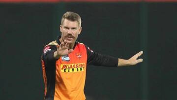 IPL 2021: प्लेइंग इलेवन से वॉर्नर के बाहर होने पर टॉम मूडी ने दिया बड़ा बयान
