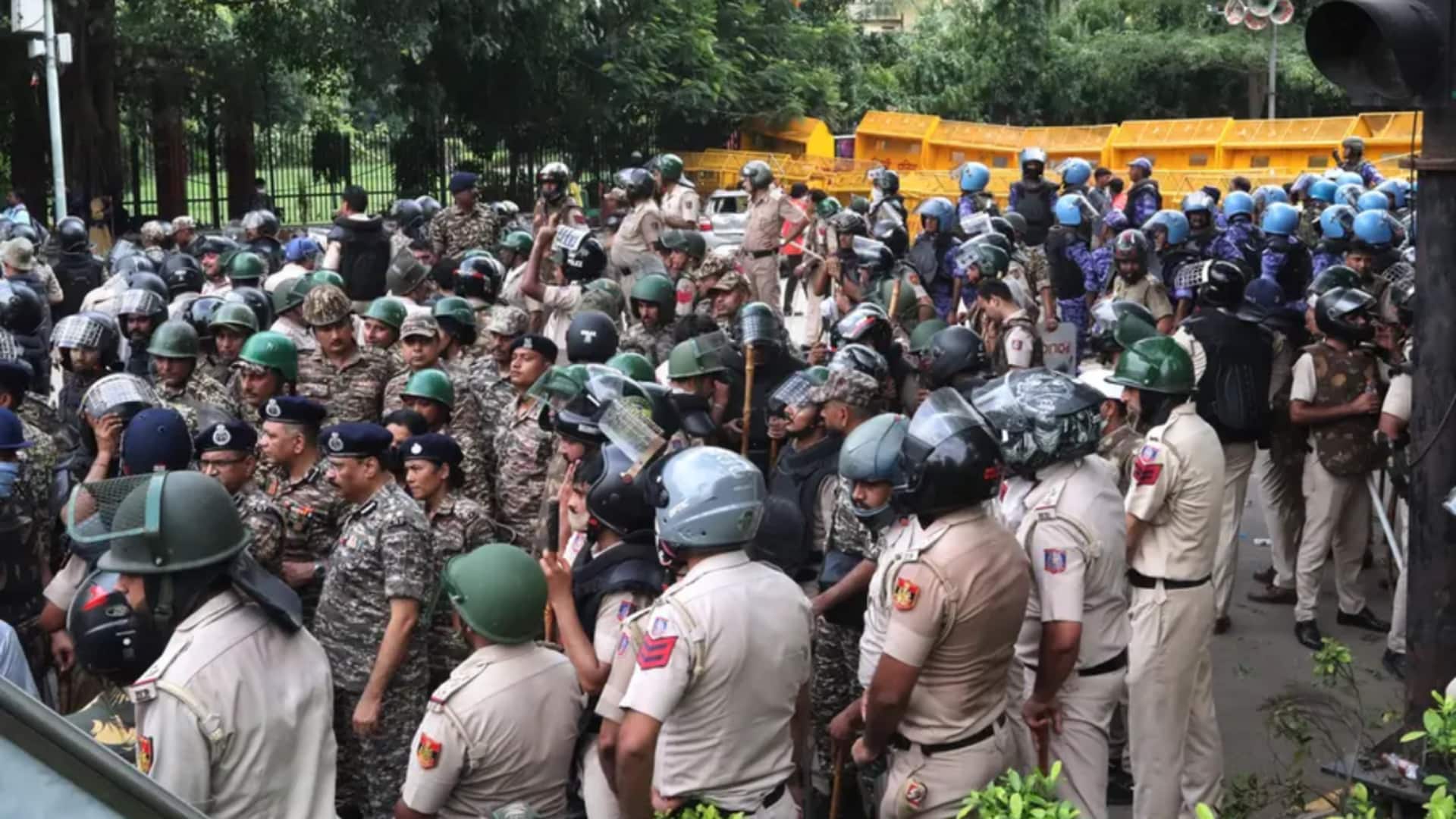 मेट्रो बंद, ट्रेनें रद्द और हजारों जवान तैनात; दिल्ली में CJP प्रदर्शन से पहले कितनी सख्ती?