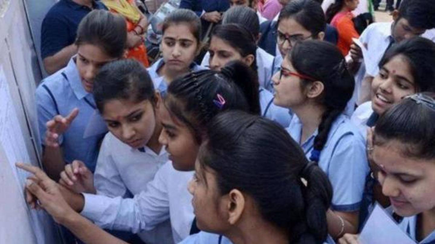 10वीं के 100 प्रतिशत विद्यार्थी हुए उत्तीर्ण 10वीं के 100 प्रतिशत विद्यार्थी हुए उत्तीर्ण