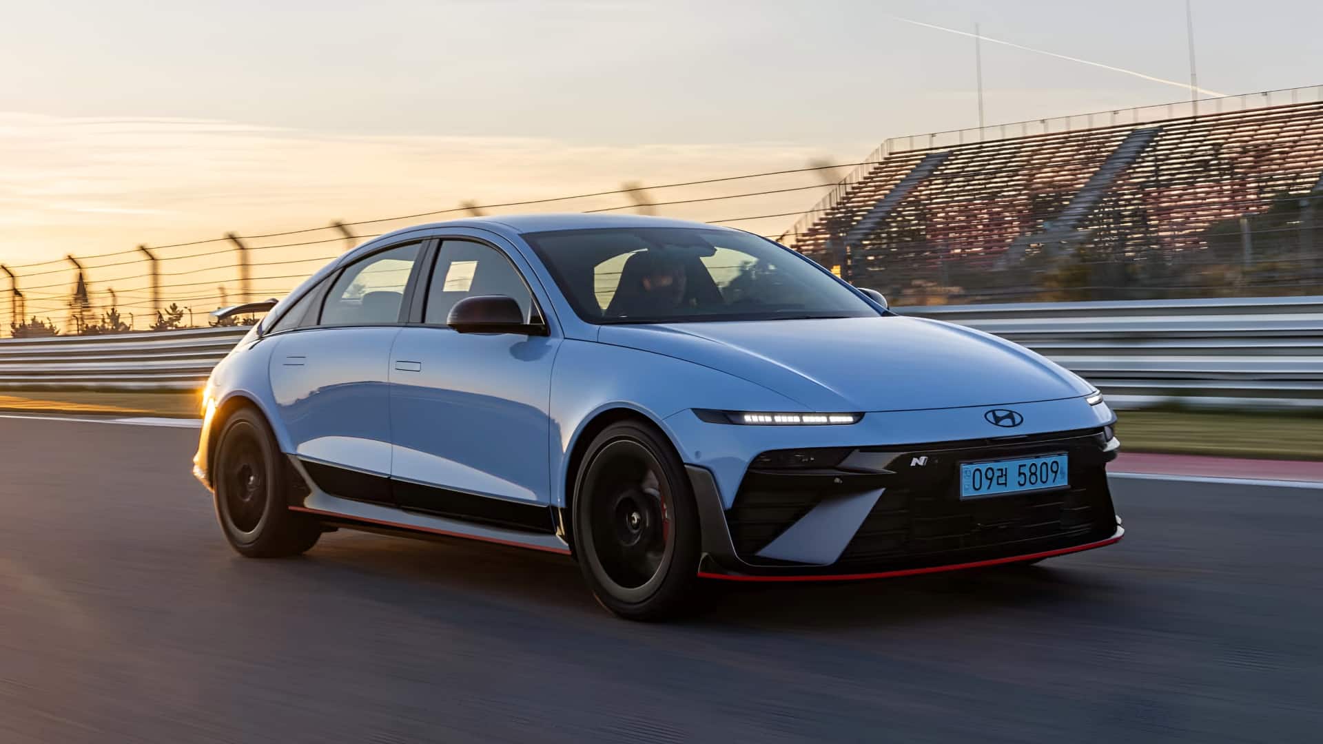 वर्ल्ड परफॉर्मेंस कार का खिताब जीतने वाली हुंडई आयोनिक-6 N की कैसी है रफ्तार?