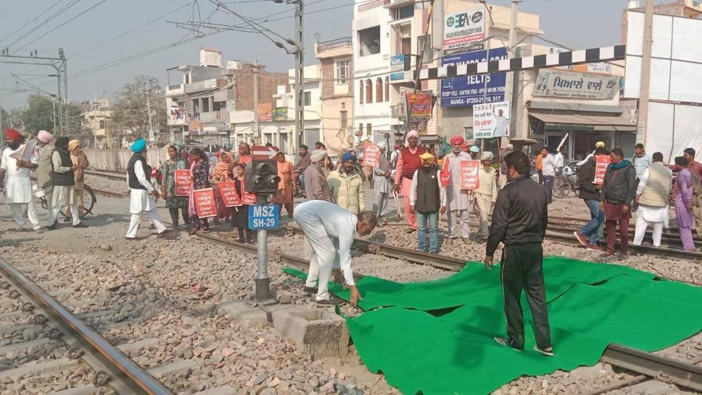 पंजाब में अब कृषि मजदूरों ने छेड़ा आंदोलन, नौ जगहों पर चलाया रेल रोको अभियान