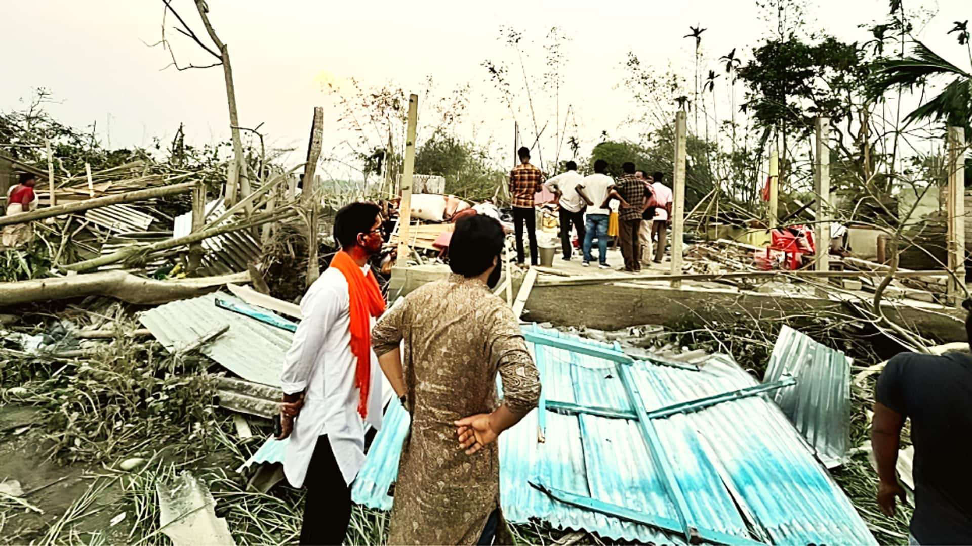 पश्चिम बंगाल: जलपाईगुड़ी में बड़ा तूफान; 5 लोगों की मौत, 300 से अधिक घायल