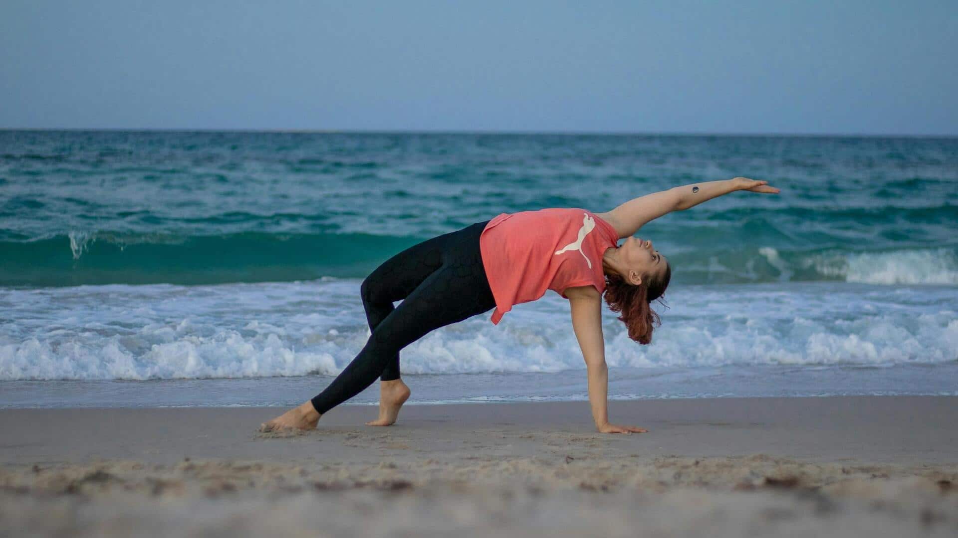 समुद्र तट पर योग का आनंद लेना चाहते हैं? यहां जानें 5 बेहतरीन योग रिट्रीट्स