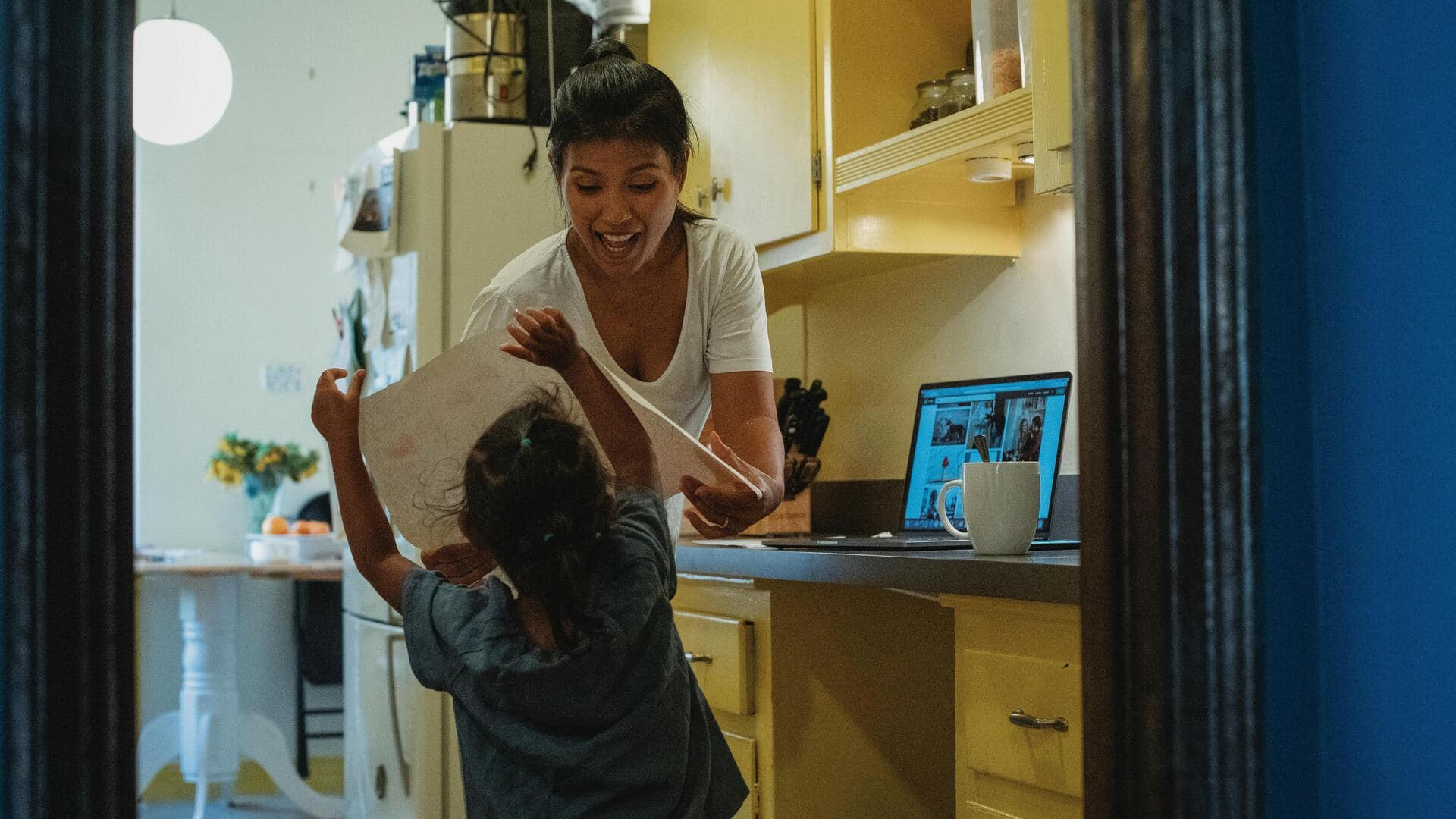 हर माता-पिता को अपनानी चाहिए ये 5 आदतें, बच्चे का होगा समग्र विकास 