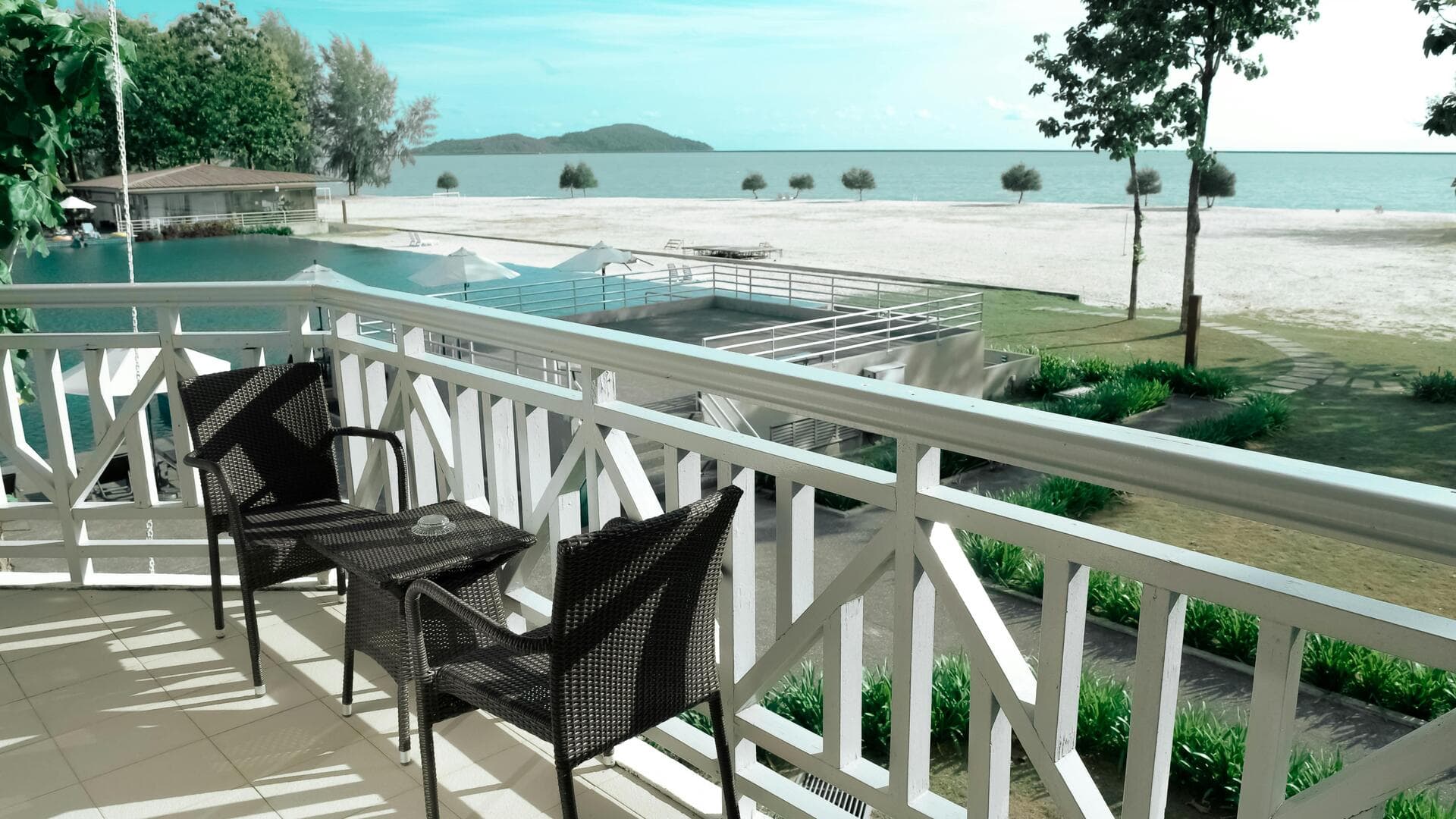 सर्दियों में इस तरह सजाएं अपना आउटडोर फर्नीचर, लगेगा बहुत खूबसूरत