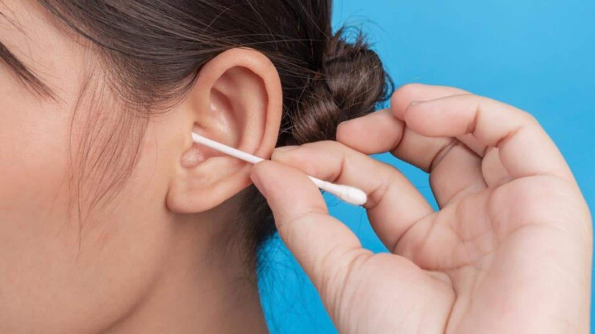 कान में खुजली आने के ये हो सकते हैं 5 कारण, जानें और इनसे बचें