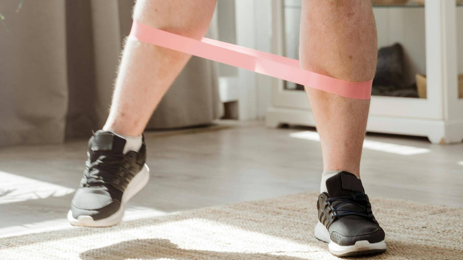 पैर की एक्सरसाइज करते समय न करें ये 5 गलतियां, लग सकती है चोट