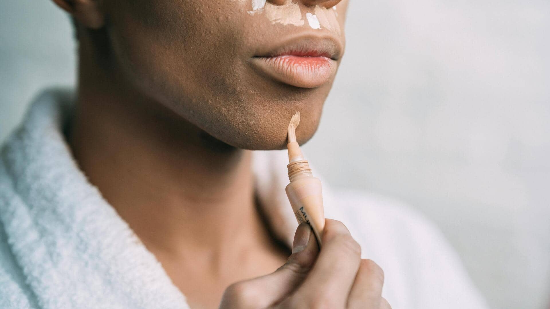 फाउंडेशन लगाते समय न करें ये 5 गलतियां, हो सकता है नुकसान