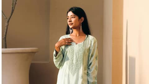 गर्मी के लिए सही रहेंगी चिकनकारी कुर्तियां, जानिए इन्हें स्टाइल करने के 5 शानदार तरीके