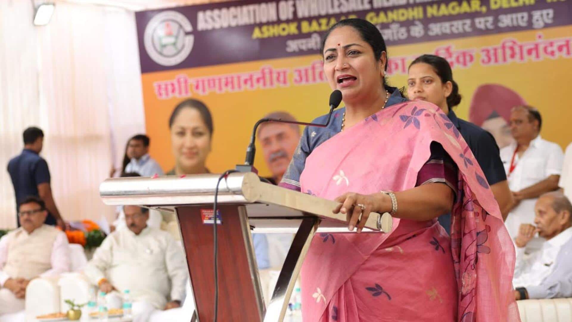मुख्यमंत्री रेखा गुप्ता के कार्यक्रम में 2 लोगों को पकड़ा गया, हंगामा करने का संदेह मुख्यमंत्री रेखा गुप्ता के कार्यक्रम में 2 लोगों को पकड़ा गया, हंगामा करने का संदेह