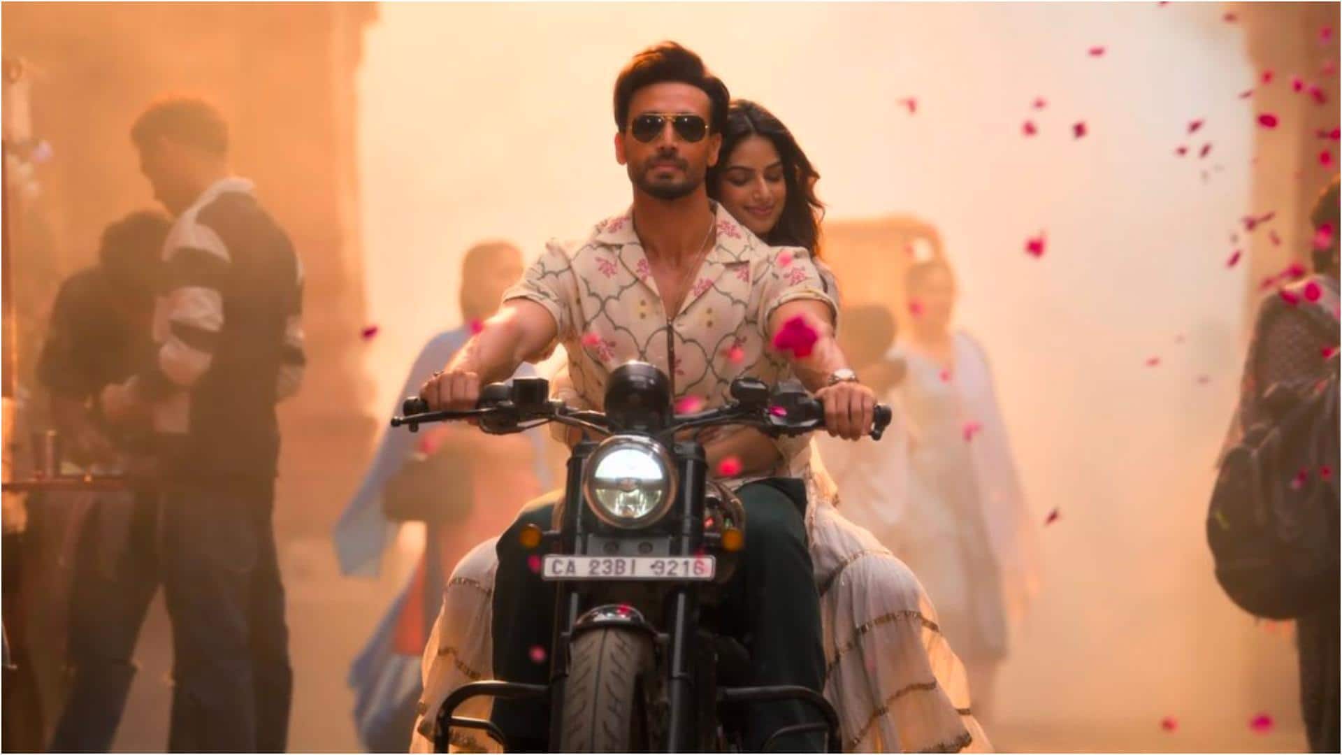 'बागी 4' के 23 दृश्यों पर चली सेंसर बोर्ड की कैंची, किए गए ये बदलाव 'बागी 4' के 23 दृश्यों पर चली सेंसर बोर्ड की कैंची, किए गए ये बदलाव