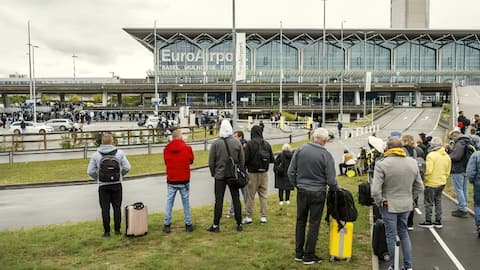 फ्रांस में रेल लाइन पर हमले के बाद फ्रांस-स्विस हवाई अड्डा खाली कराया, बम की धमकी