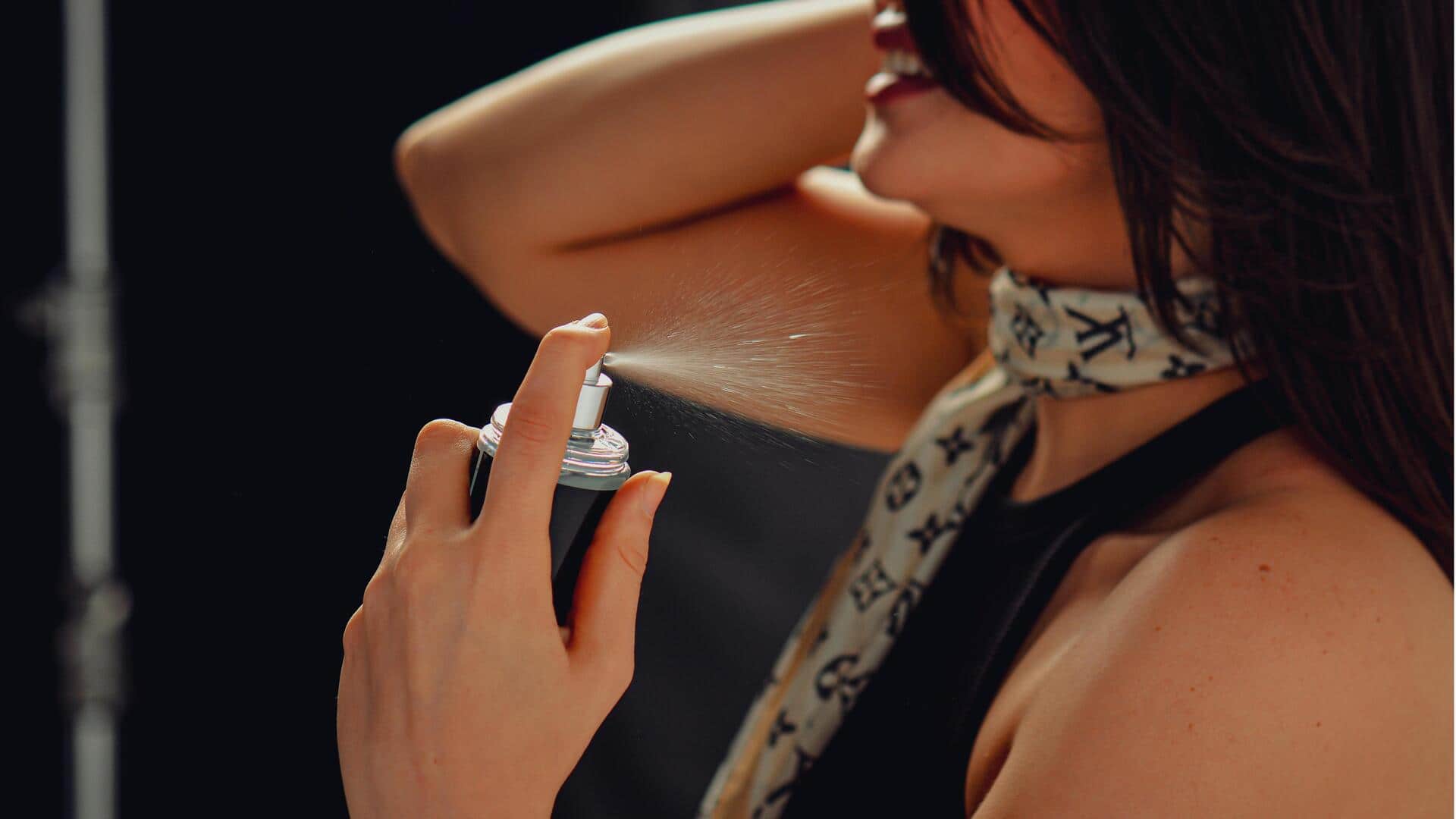 गर्मी में पसीना आने के बाद भी दिनभर अच्छा महकना चाहते हैं तो अपनाएं ये टिप्स