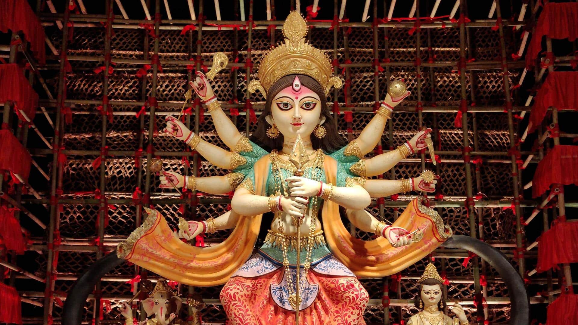 दुर्गा पूजा की धूम देखने के लिए इन 5 जगहों का करें रुख