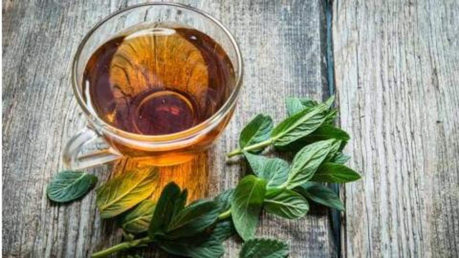 बालों की देखभाल के लिए फायदेमंद हैं ये 5 हर्बल रिंस, जानिए इनका इस्तेमाल