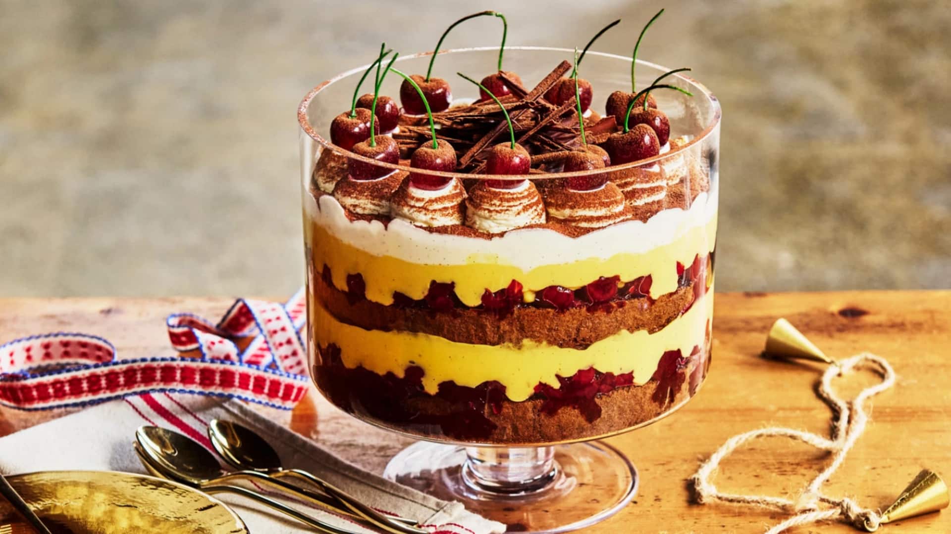 इंग्लैंड का बेहतरीन डेजर्ट है चॉकलेट ट्राइफल, जो मीठा खाने के शौकीनों को आएगा पसंद