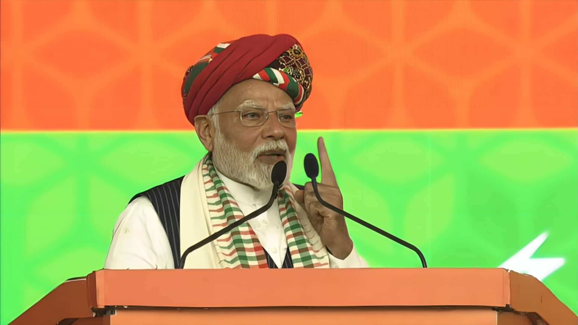 नरेंद्र मोदी ने भुज में पाकिस्तानियों से कहा- सुख से रोटी खाओ, वरना मेरी गोली है नरेंद्र मोदी ने भुज में पाकिस्तानियों से कहा- सुख से रोटी खाओ, वरना मेरी गोली है