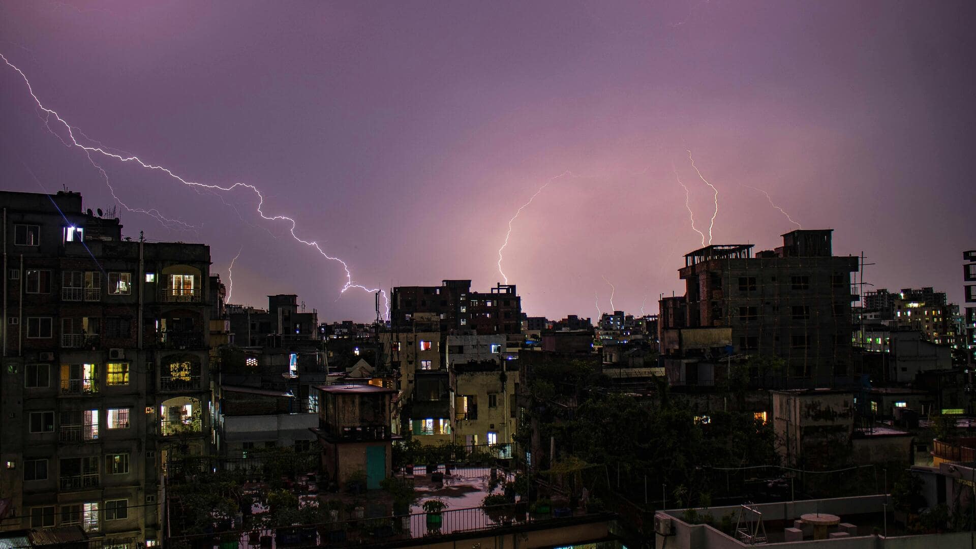 बांग्लादेश में मौसम का कहर, आंधी-तूफान के बीच बिजली गिरने से 14 लोगों की मौत