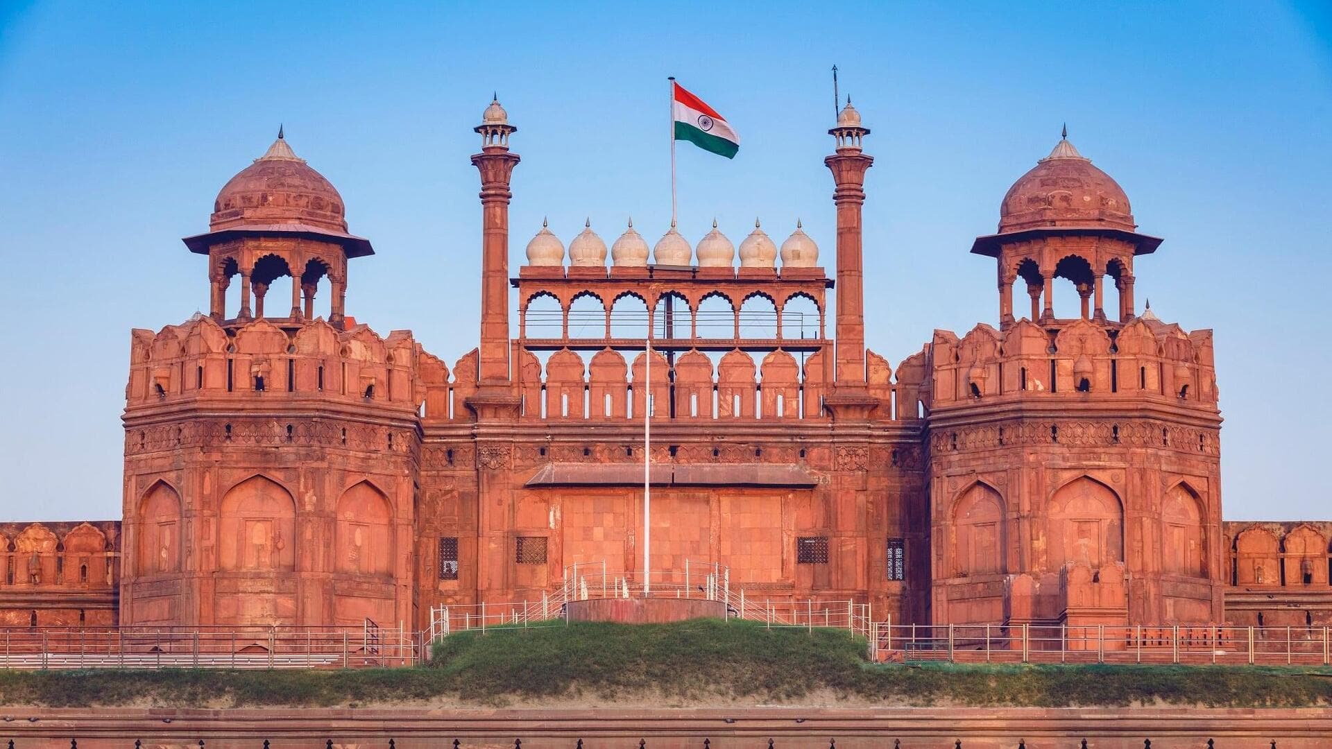 दिल्ली में लाल किले की सुरक्षा में तीसरी बार चूक, नकली आतंकवादी बम लेकर घुसा