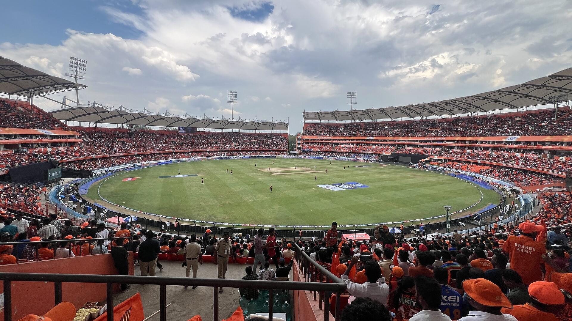 स्टेडियम में IPL देखते हुए कुछ नहीं खाना चाहते? इन तरीकों से भरा रहेगा पेट