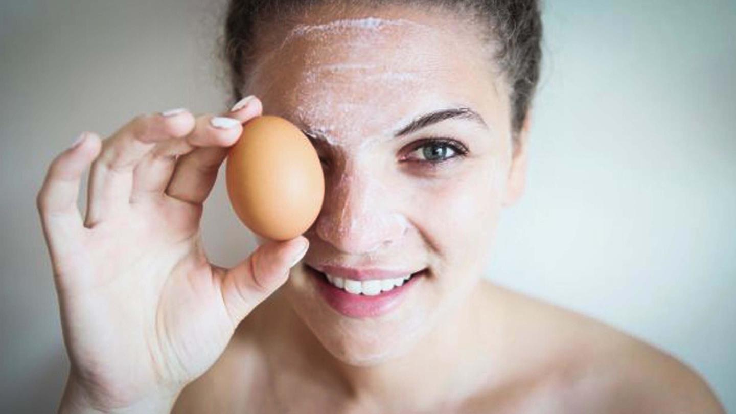समस्याओं को दूर कर त्वचा को निखारने में सहायक हैं अंडे के ये फेस पैक