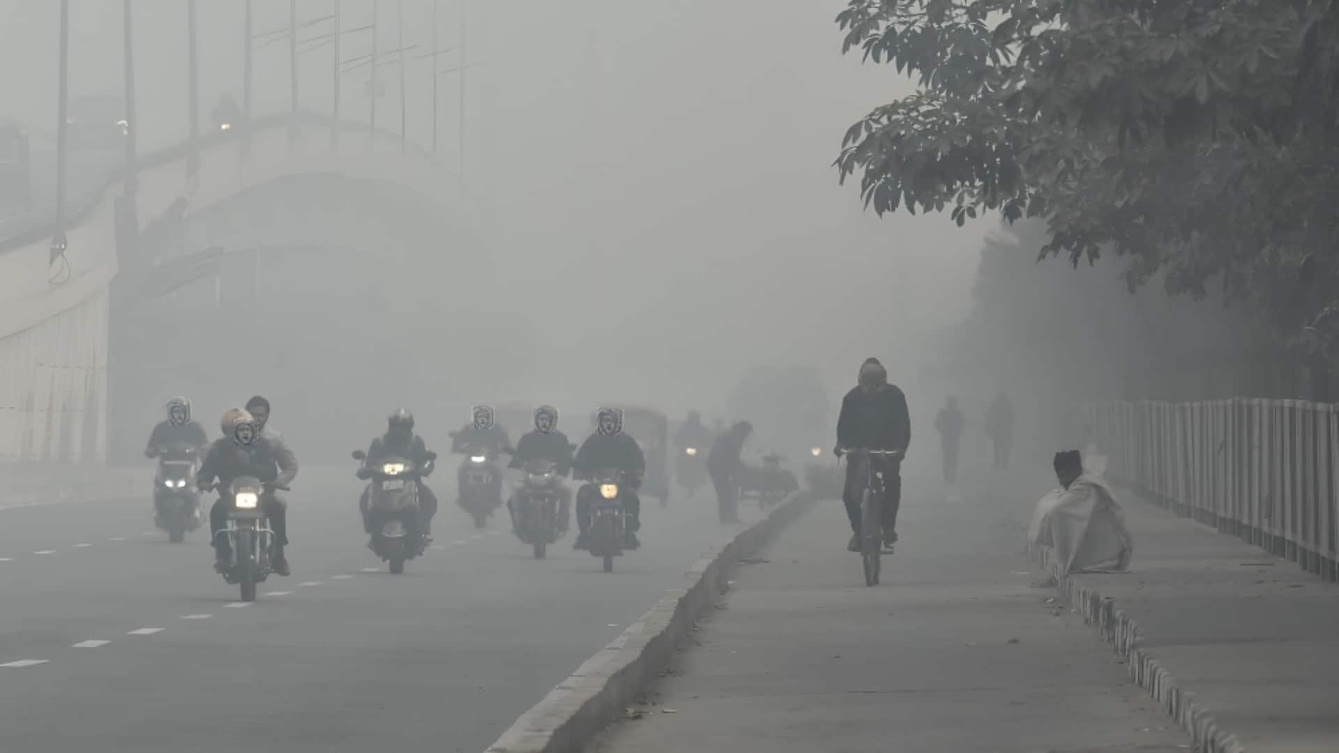 उत्तर भारत में घने कोहरे से जनजीवन प्रभावित, टेन और उड़ानें प्रभावित 